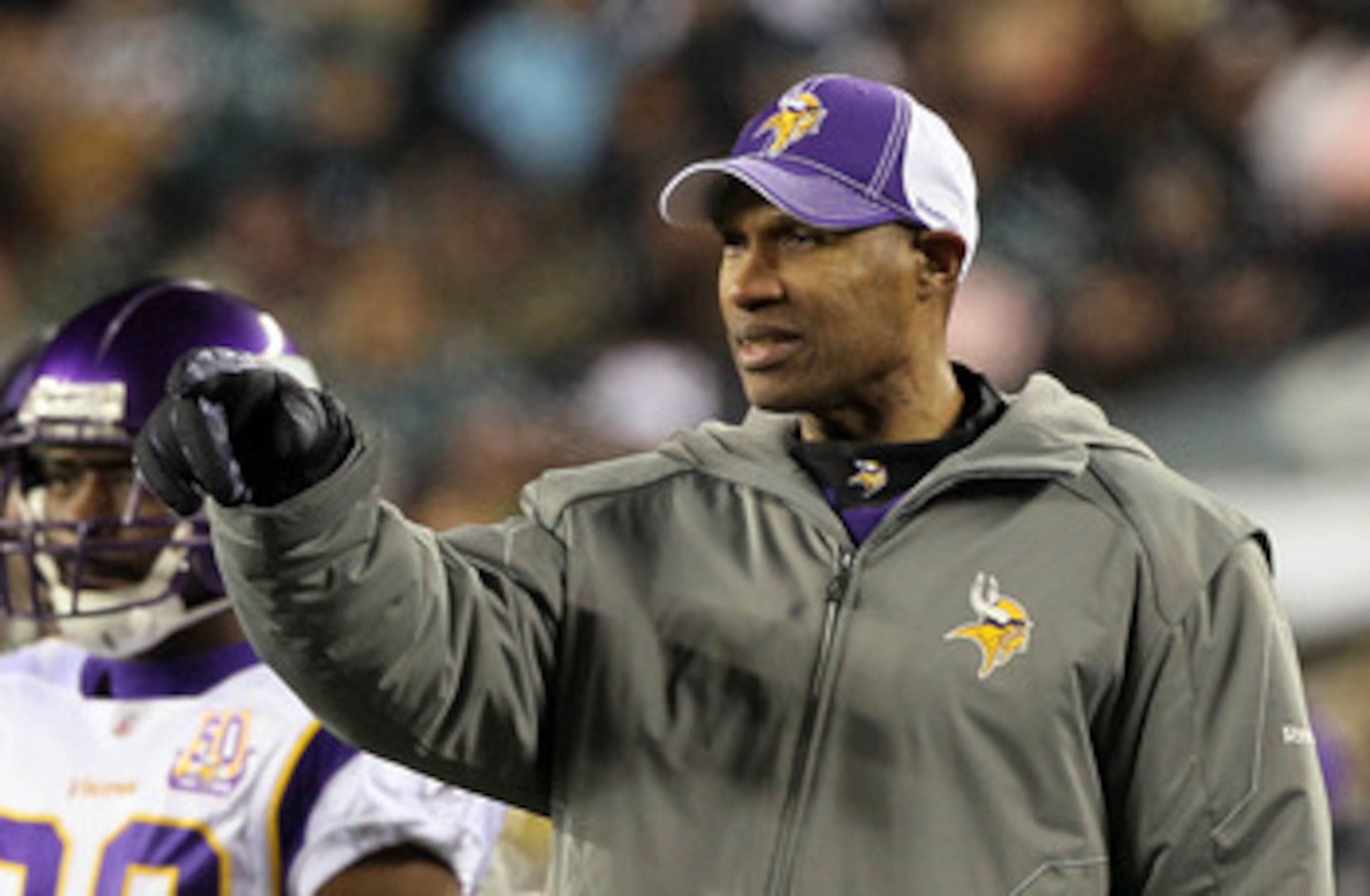 PHILADELPHIA, PA - DECEMBER 28: Head coach Leslie Frazier of the Minnesota Vikings points on the field during play against the Philadelphia Eagles at Lincoln Financial Field on December 28, 2010 in Philadelphia, Pennsylvania. (Photo by Jim McIsaac/Getty I