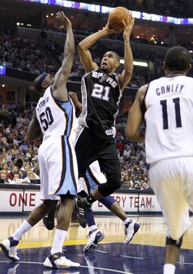 MEMPHIS, TN - APRIL 25:  Tim Duncan #21 of the San Antonio Spurs shoots the ball while defended by Zach Randolph #50 of the Memphis Grizzlies in Game Four of the Western Conference Quarterfinals in the 2011 NBA Playoffs at FedExForum on April 25, 2011 in 