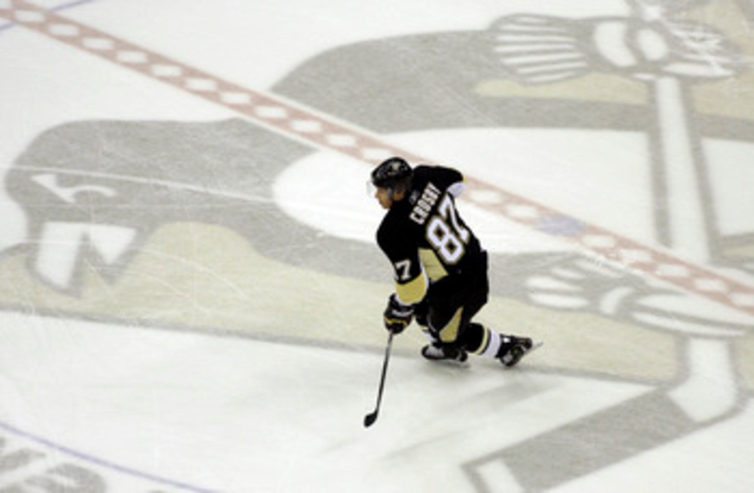 PITTSBURGH, PA - JANUARY 05:  Sidney Crosby #87 of the Pittsburgh Penguins skates during warmups prior to taking on the Tampa Bay Lightning on January 5, 2011 at Consol Energy Center in Pittsburgh, Pennsylvania.  (Photo by Justin K. Aller/Getty Images)