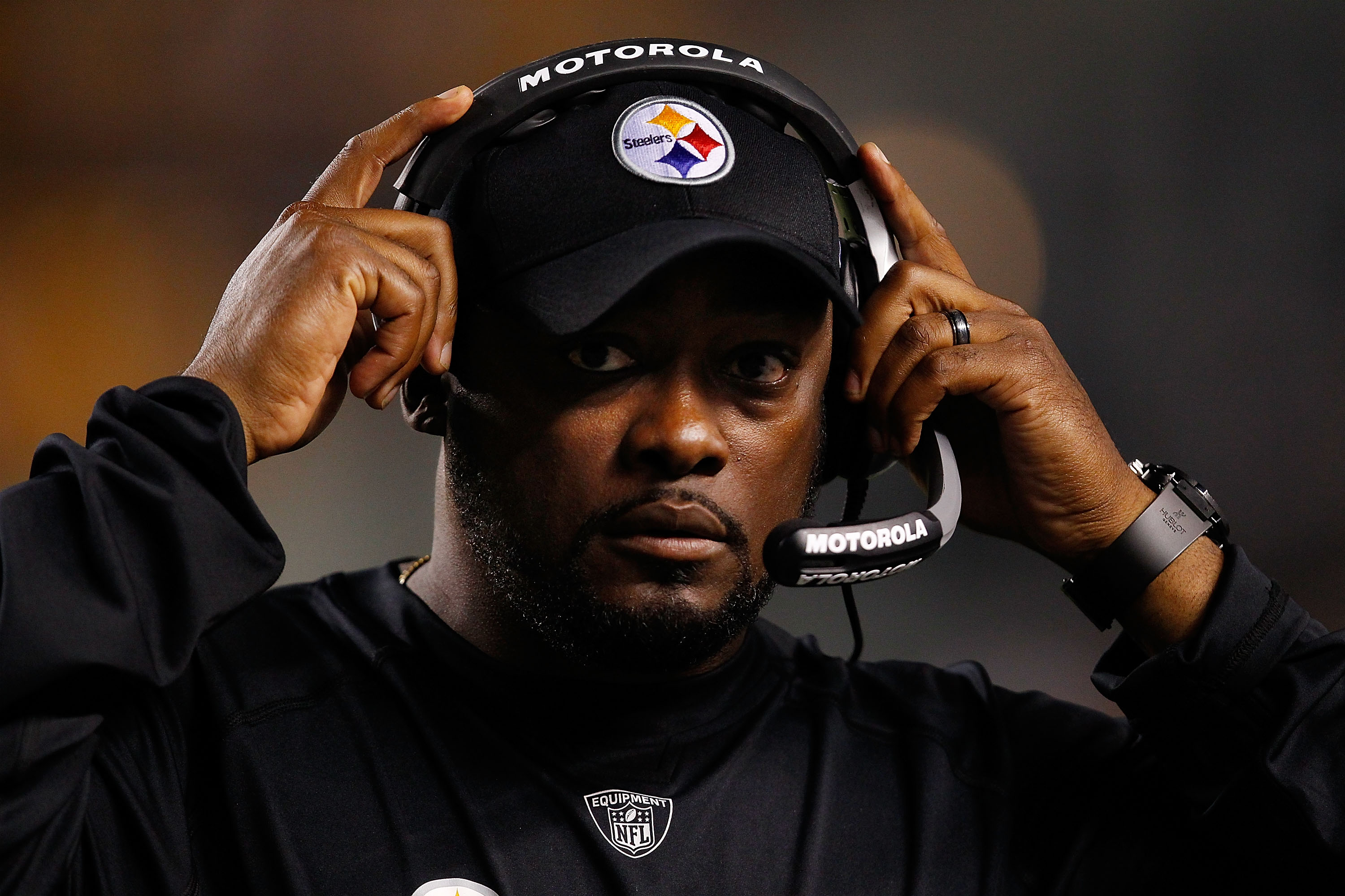 PITTSBURGH - AUGUST 14:  Head coach Mike Tomlin of the Pittsburgh Steelers watches his team play against the Detroit Lions during the preseason game on August 14, 2010 at Heinz Field in Pittsburgh, Pennsylvania. Steelers won 23-7.  (Photo by Jared Wickerh