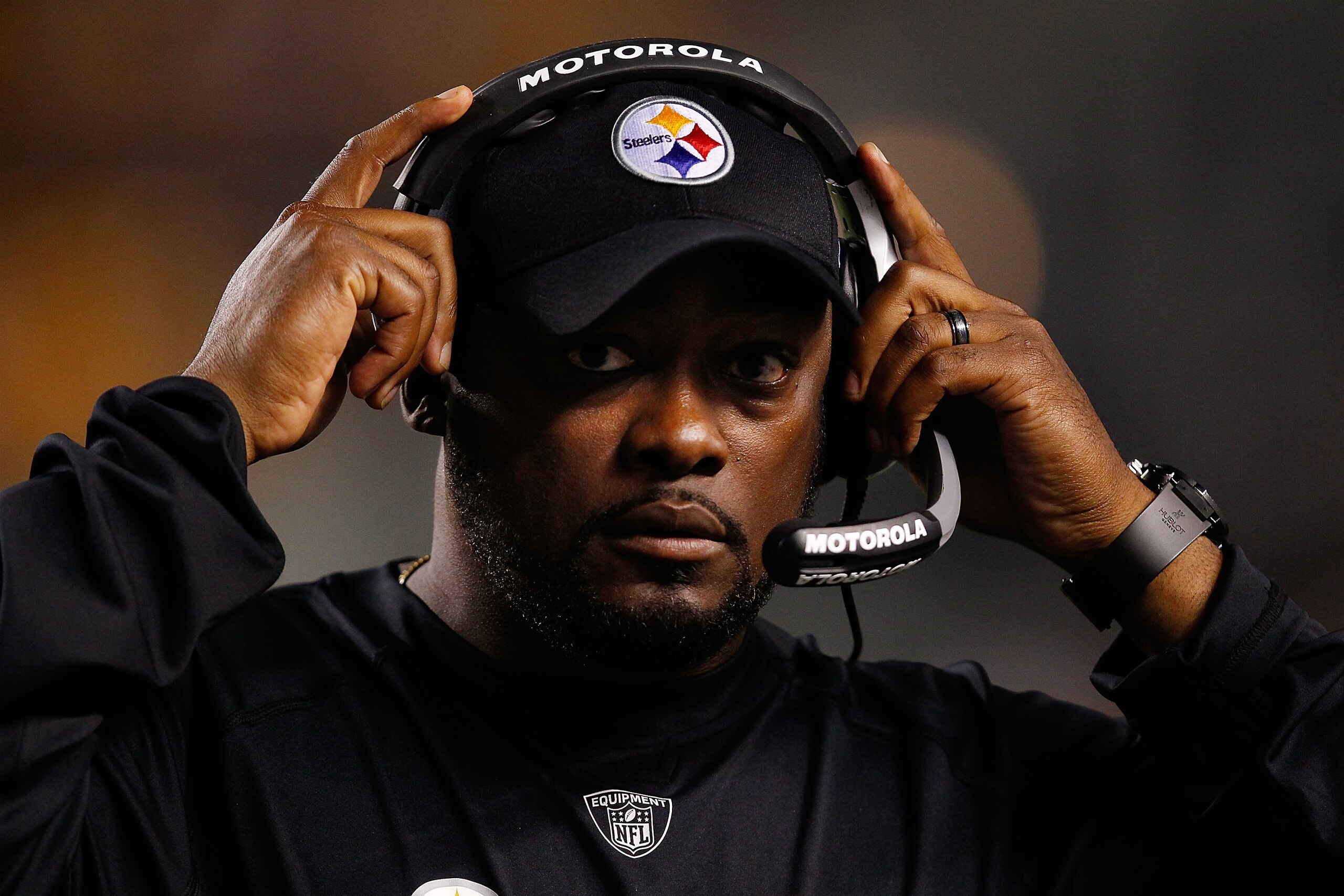 PITTSBURGH - AUGUST 14:  Head coach Mike Tomlin of the Pittsburgh Steelers watches his team play against the Detroit Lions during the preseason game on August 14, 2010 at Heinz Field in Pittsburgh, Pennsylvania. Steelers won 23-7.  (Photo by Jared Wickerh