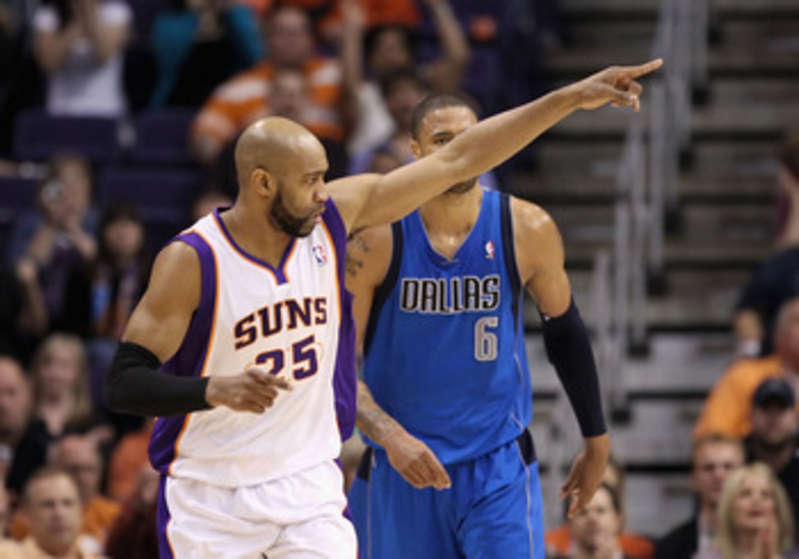 PHOENIX, AZ - MARCH 27:  Vince Carter #25 of the Phoenix Suns reacts after hitting a three point shot against the Dallas Mavericks during the NBA game at US Airways Center on March 27, 2011 in Phoenix, Arizona.  NOTE TO USER: User expressly acknowledges a
