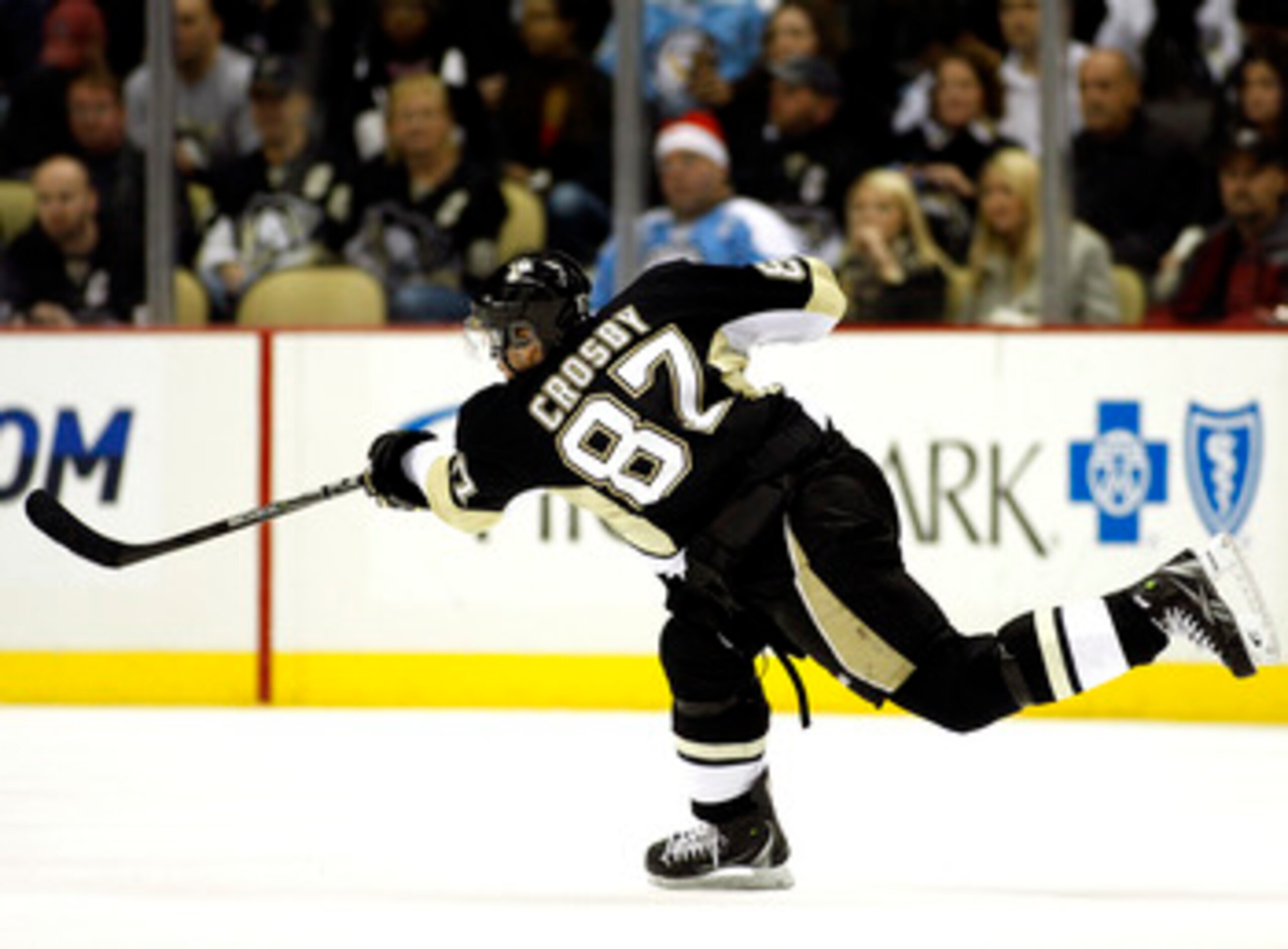 PITTSBURGH, PA - DECEMBER 08:  Sidney Crosby #87 of the Pittsburgh Penguins skates against the Toronto Maple Leafs at Consol Energy Center on December 8, 2010 in Pittsburgh, Pennsylvania.  Penguins defeated the Maple Leafs 5-2.  (Photo by Justin K. Aller/