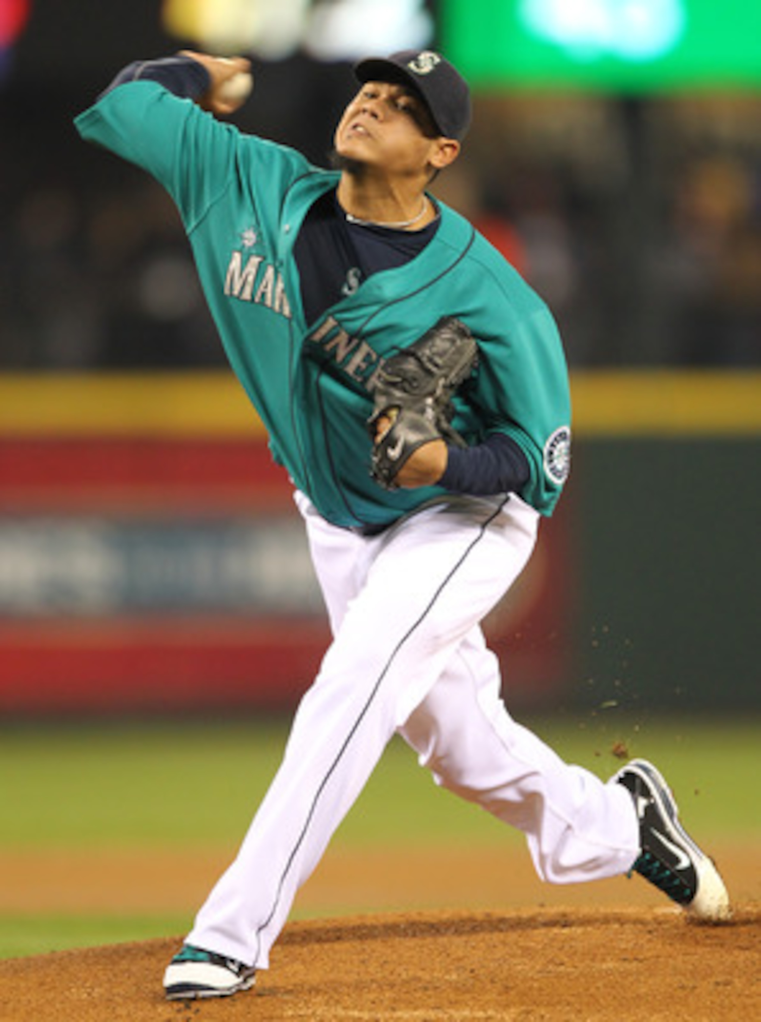 SEATTLE - MAY 06:  Starting pitcher Felix Hernandez #34 of the Seattle Mariners pitches against the Chicago White Sox at Safeco Field on May 6, 2011 in Seattle, Washington. The Mariners won 3-2. (Photo by Otto Greule Jr/Getty Images)