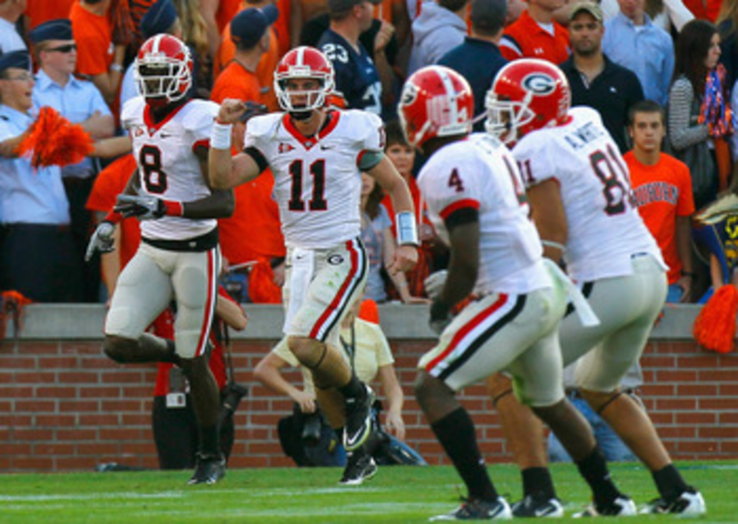 AUBURN, AL - NOVEMBER 13:  Quarterback Aaron Murray #11 and A.J. Green #8 of the Georgia Bulldogs celebrate after Murray's deep touchdown pass to Green against the Auburn Tigers at Jordan-Hare Stadium on November 13, 2010 in Auburn, Alabama.  (Photo by Ke
