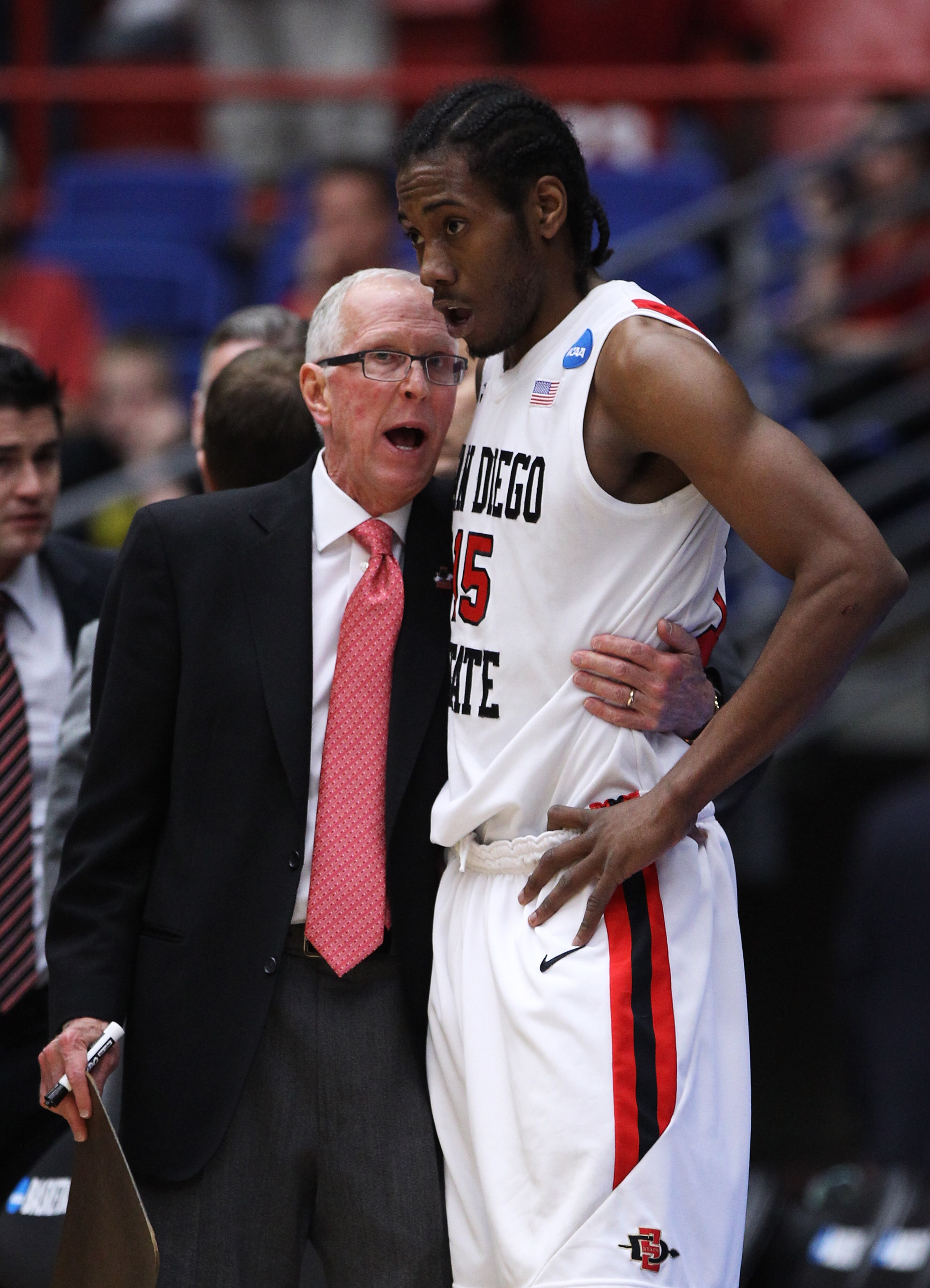TUCSON, AZ - MARCH 19:  Head coach Steve Fisher talks to Kawhi Leonard #15 of the San Diego State Aztecs during their game against the Temple Owls the third round of the 2011 NCAA men's basketball tournament at McKale Center on March 19, 2011 in Tucson, A