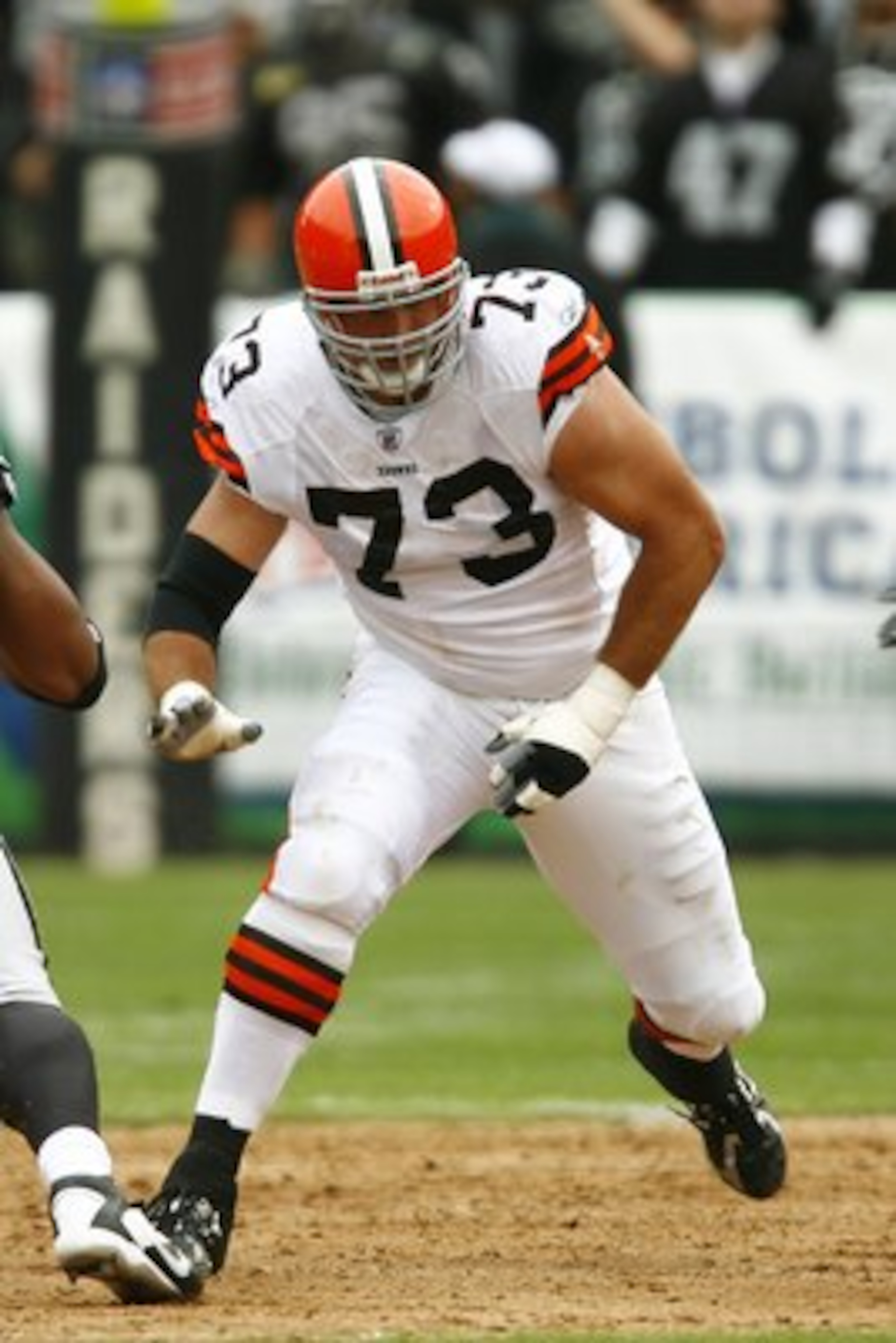 OAKLAND, CA - SEPTEMBER 23: Tackle Joe Thomas #73 of the Cleveland Browns drops back to pass block against the Oakland Raiders during a 26-24 loss at McAfee Coliseum on September 23, 2007 in Oakand, California. (Photo by Kevin Terrell/Getty Images) OAKLAND, CA - SEPTEMBER 23: Tackle Joe Thomas #73 of the Cleveland Browns drops back to pass block against the Oakland Raiders during a 26-24 loss at McAfee Coliseum on September 23, 2007 in Oakand, California. (Photo by Kevin Terrell/Getty Images)