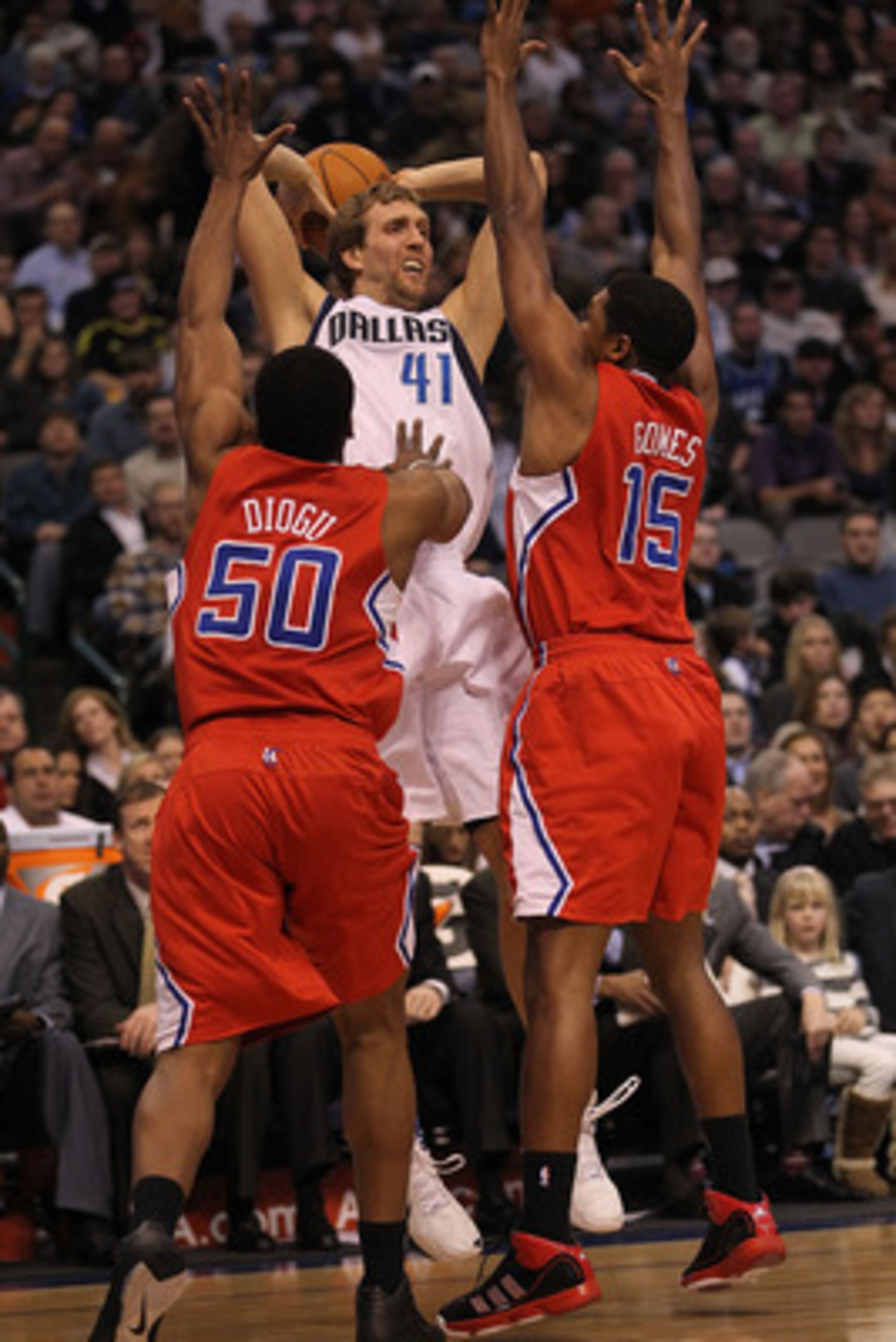 DALLAS, TX - JANUARY 25:  Guard Dirk Nowitzki #41 of the Dallas Mavericks passes the ball against Ike Diogu #50 and Ryan Gomes #15 of the Los Angeles Clippers at American Airlines Center on January 25, 2011 in Dallas, Texas.  NOTE TO USER: User expressly
