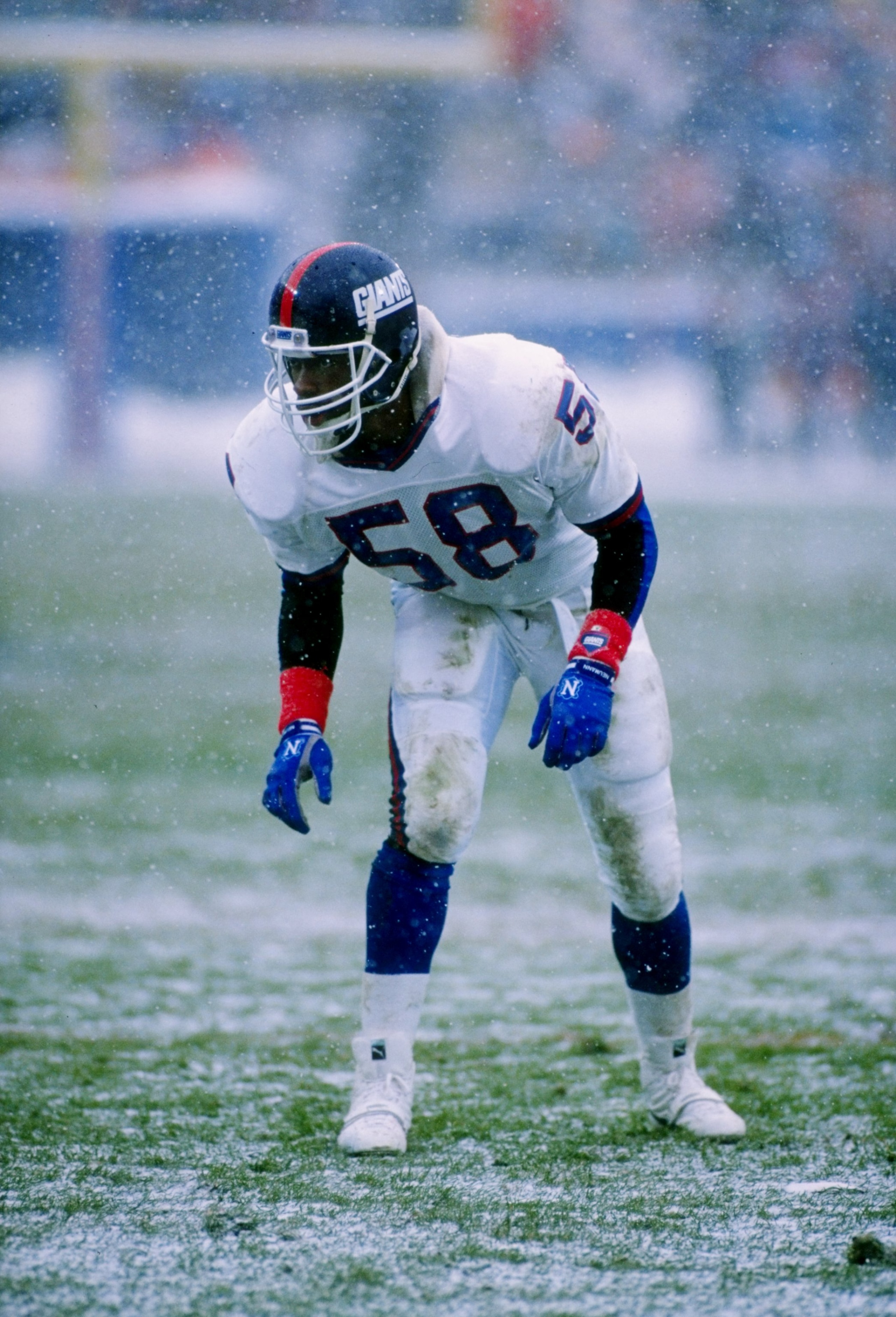 10 Dec 1989:  Linebacker Carl Banks of the New York Giants in action during a game against the Denver Broncos at Mile High Stadium in Denver, Colorado.  The Giants won the game 14-7. Mandatory Credit: Tim de Frisco  /Allsport