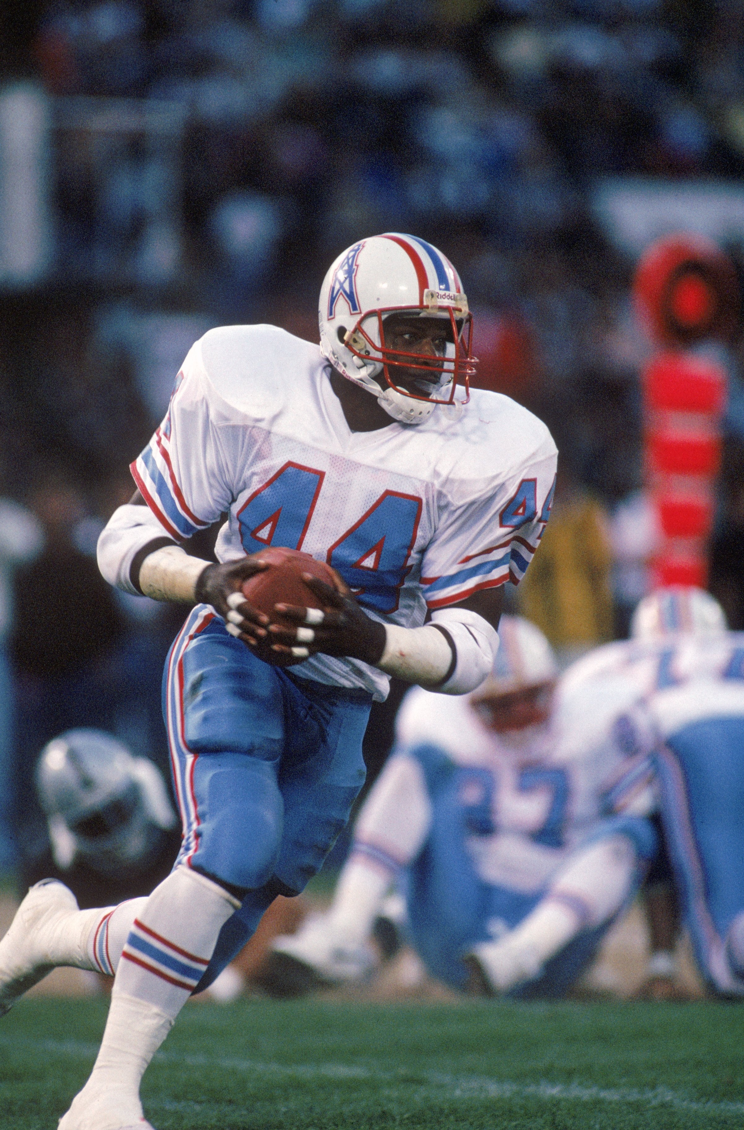 OAKLAND, CA - AUGUST 26:  Running back Lorenzo White #44 of the Houston Oilers runs the ball against the Los Angeles Raiders during a preseason game on August 26, 1989 in Oakland, California.  The Oilers won 23-21.  (Photo by George Rose/Getty Images)