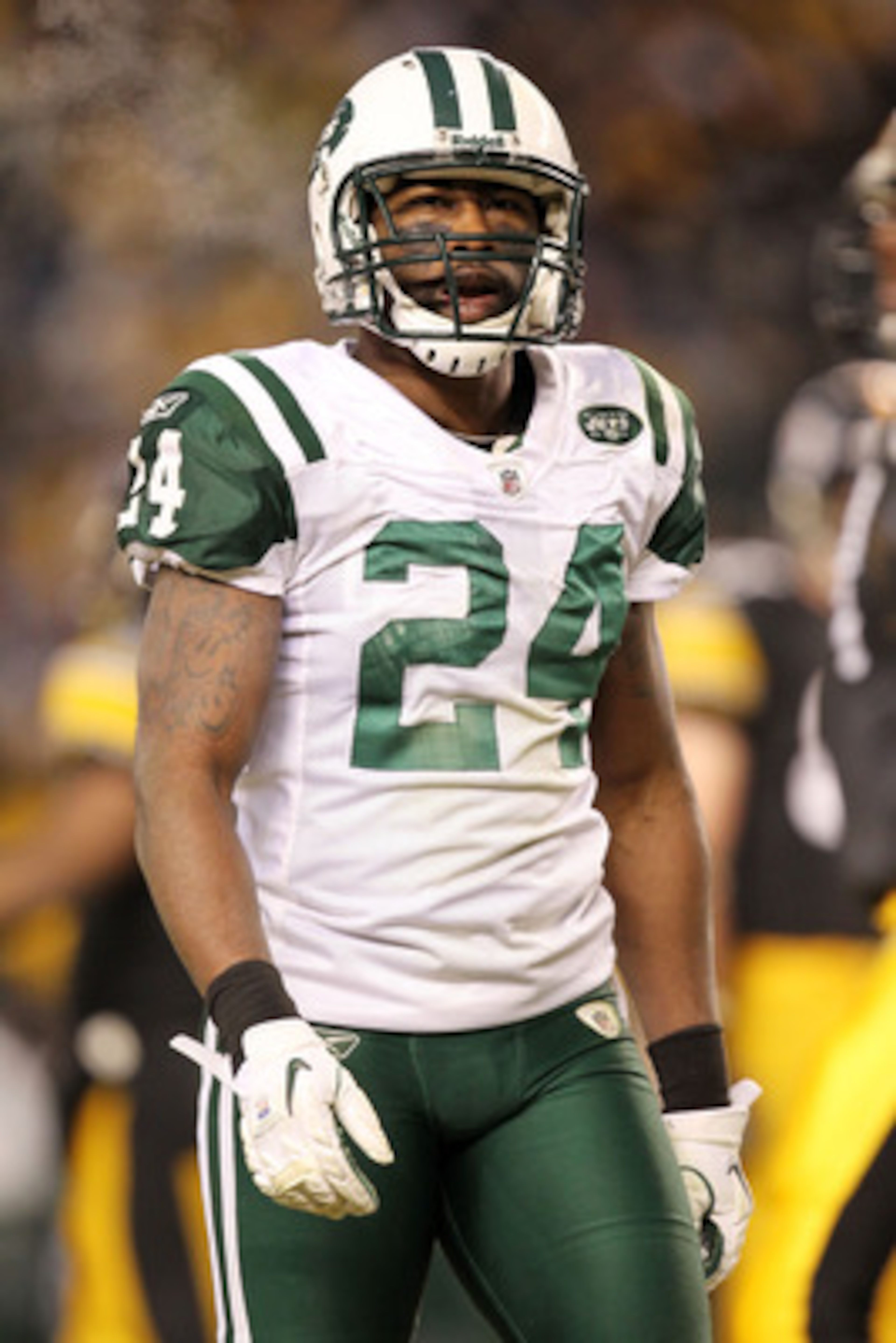 PITTSBURGH, PA - JANUARY 23: Darrelle Revis #24 of the New York Jets reacts during their 19 to 24 loss to the Pittsburgh Steelers in the 2011 AFC Championship game at Heinz Field on January 23, 2011 in Pittsburgh, Pennsylvania. (Photo by Ronald Martinez PITTSBURGH, PA - JANUARY 23: Darrelle Revis #24 of the New York Jets reacts during their 19 to 24 loss to the Pittsburgh Steelers in the 2011 AFC Championship game at Heinz Field on January 23, 2011 in Pittsburgh, Pennsylvania. (Photo by Ronald Martinez