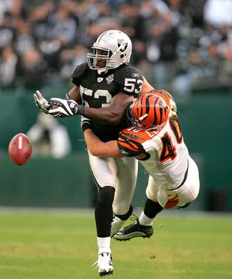 OAKLAND, CA - NOVEMBER 22:  Brian Leonard #40 of the Cincinnati Bengals and Thomas Howard #53 of the Oakland Raiders go for the ball during their game at Oakland-Alameda County Coliseum on November 22, 2009 in Oakland, California.  (Photo by Ezra Shaw/Get
