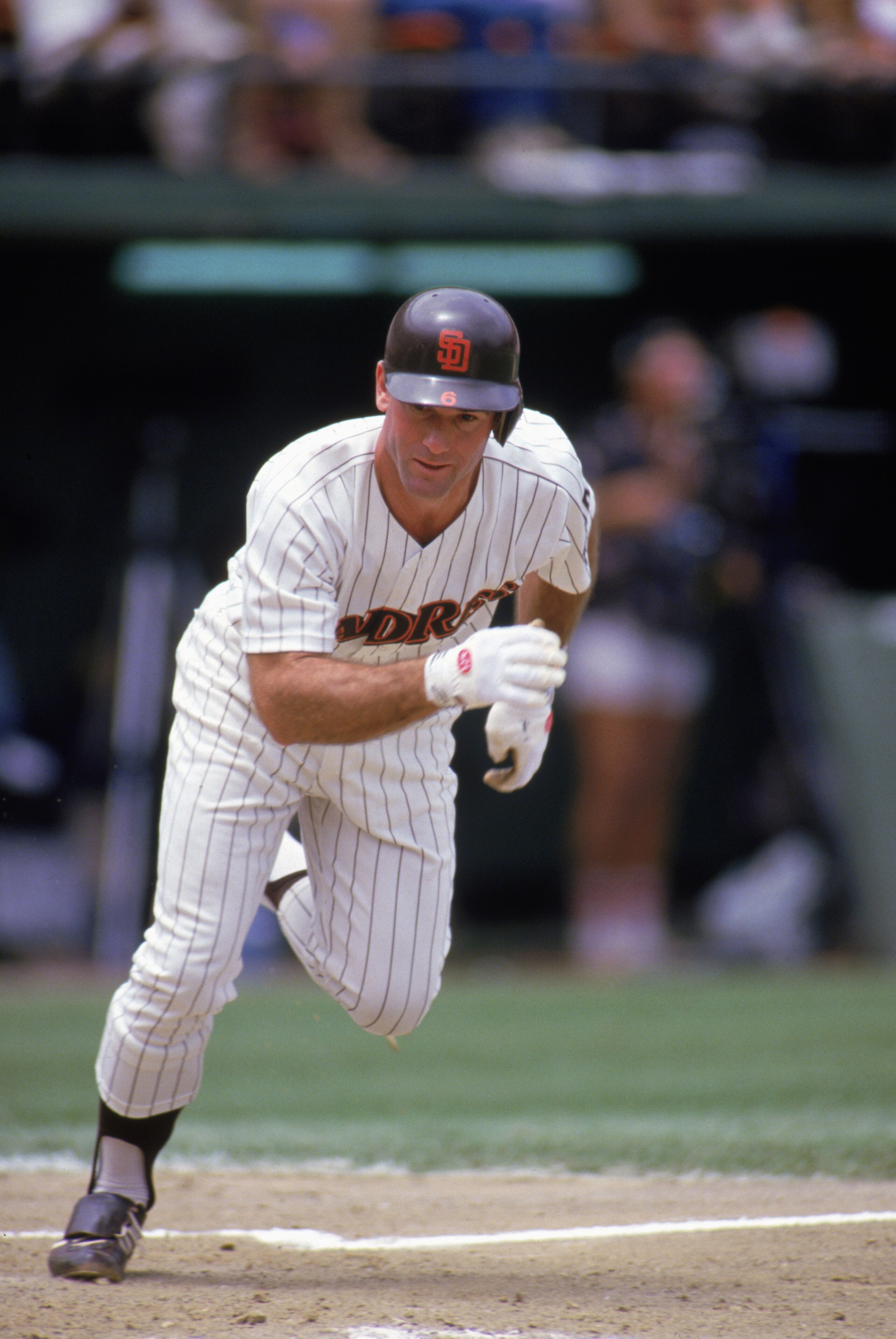 1986:  Steve Garvey of the San Diego Padres heads to first base during the 1986 season. (Photo by Rick Stewart/Getty Images)