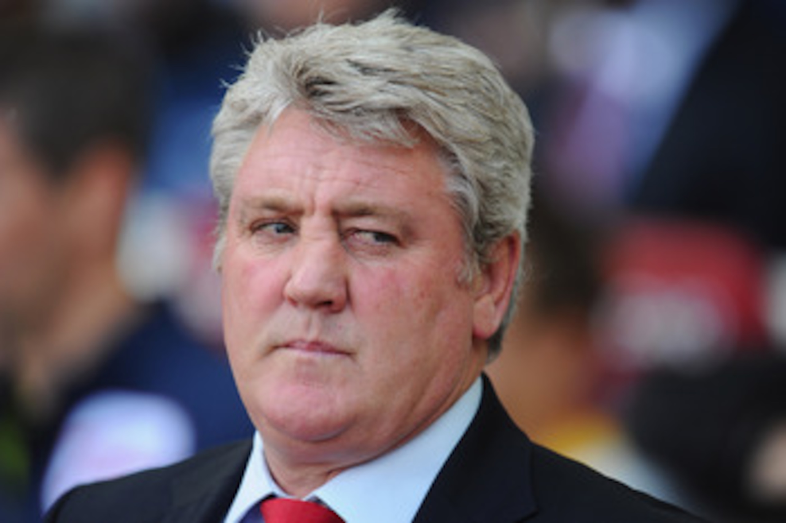 LONDON, ENGLAND - MAY 22: Sunderland manager Steve Bruce looks on during the Barclays Premier League match between West Ham United and Sunderland at Boleyn Ground on May 22, 2011 in London, England. (Photo by Mike Hewitt/Getty Images) LONDON, ENGLAND - MAY 22: Sunderland manager Steve Bruce looks on during the Barclays Premier League match between West Ham United and Sunderland at Boleyn Ground on May 22, 2011 in London, England. (Photo by Mike Hewitt/Getty Images)