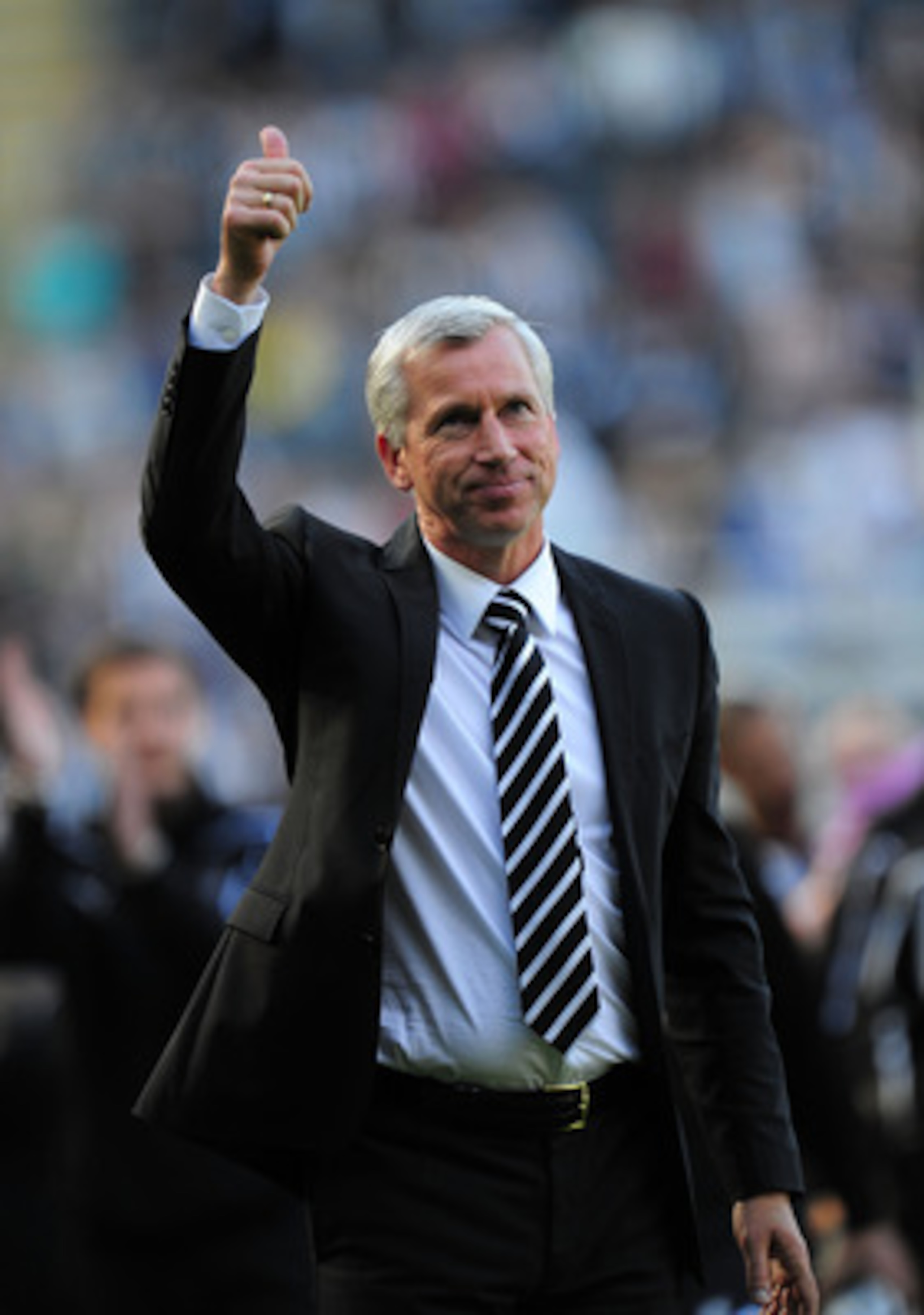 NEWCASTLE UPON TYNE, ENGLAND - MAY 22: Newcastle manager Alan Pardew signals to the crowd after the Barclays Premier League game between Newcastle United and West Bromwich Albion at St James' Park on May 22, 2011 in Newcastle upon Tyne, England. (Photo NEWCASTLE UPON TYNE, ENGLAND - MAY 22: Newcastle manager Alan Pardew signals to the crowd after the Barclays Premier League game between Newcastle United and West Bromwich Albion at St James' Park on May 22, 2011 in Newcastle upon Tyne, England. (Photo