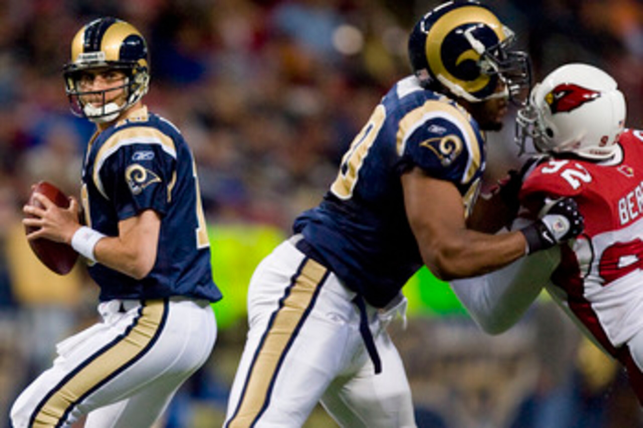 ST. LOUIS - NOVEMBER 22: Marc Bulger #10 of the St. Louis Rams looks to pass against the Arizona Cardinals at the Edward Jones Dome on November 22, 2009 in St. Louis, Missouri.  The Cardinals beat the Rams 21-13.  (Photo by Dilip Vishwanat/Getty Images)