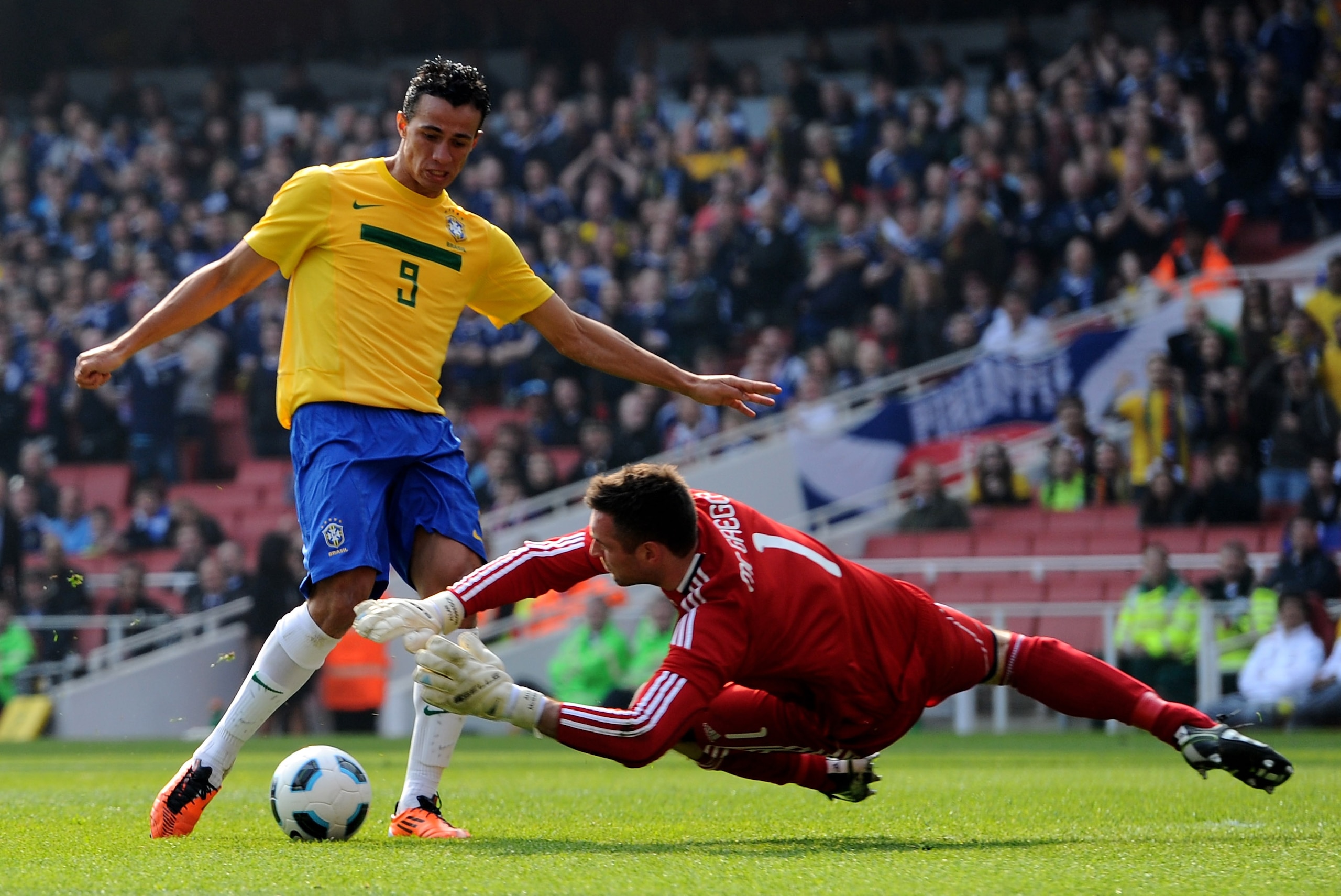 LONDON, ENGLAND - MARCH 27:   Leandro Damiao of Brazil has his effort stopped by Allan McGregor of Scotland during the International friendly match between Brazil and Scotland at Emirates Stadium on March 27, 2011 in London, England.  (Photo by Mike Hewit
