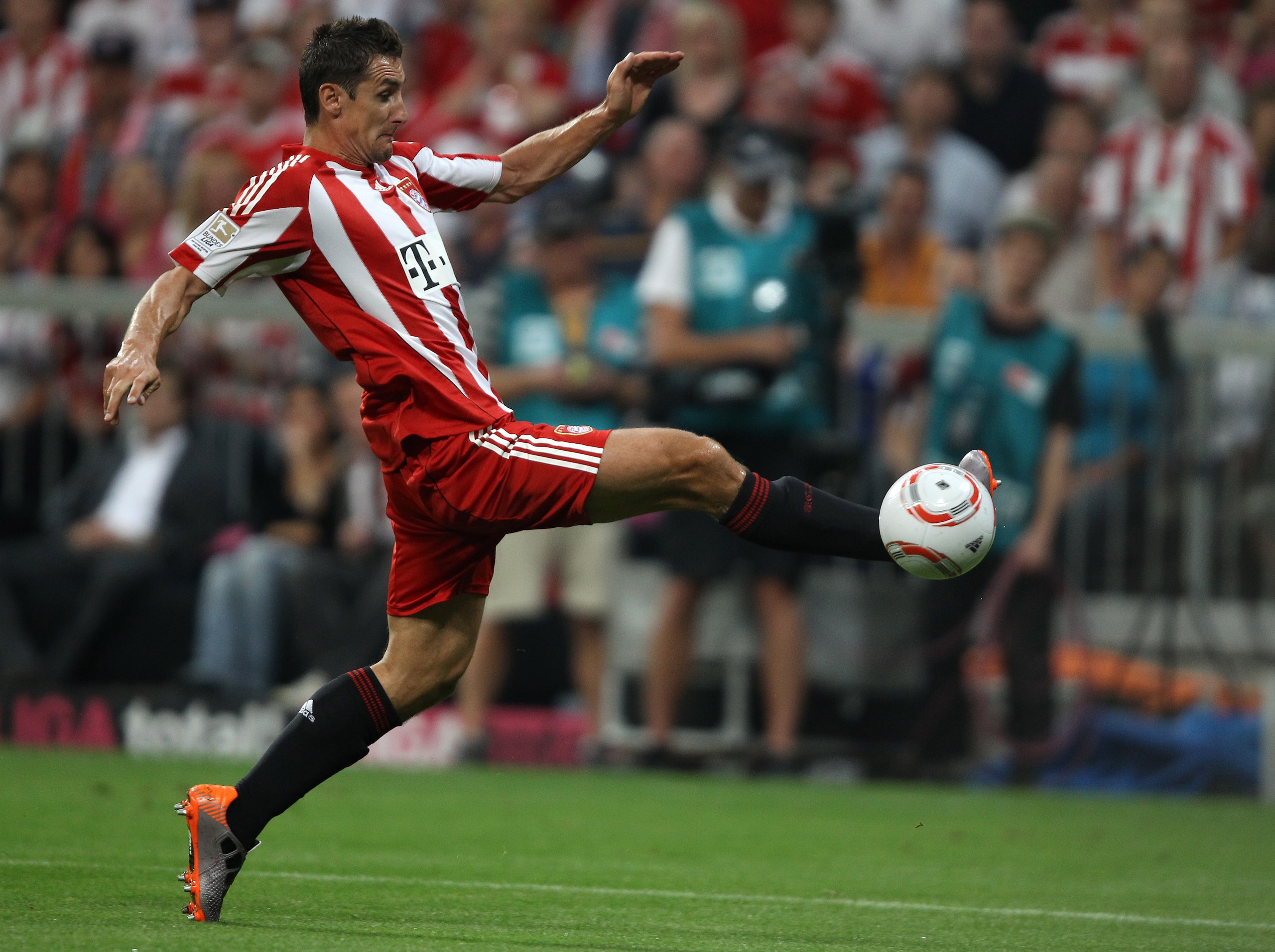 MUNICH, GERMANY - AUGUST 20: Miroslav Klose of Bayern controls the ball during the Bundesliga match between FC Bayern Muenchen and VfL Wolfsburg at Allianz Arena on August 20, 2010 in Munich, Germany.  (Photo by Clive Brunskill/Getty Images)