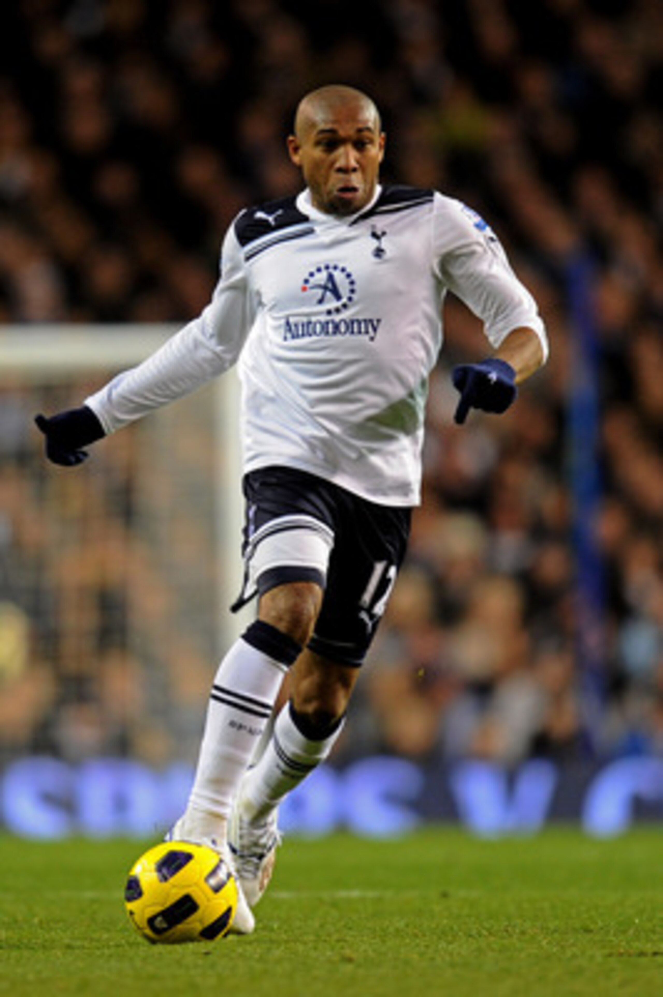 LONDON, ENGLAND - DECEMBER 12: Wilson Palacios of Spurs runs with the ball during the Barclays Premier League match between Tottenham Hotspur and Chelsea at White Hart Lane on December 12, 2010 in London, England. (Photo by Mike Hewitt/Getty Images) LONDON, ENGLAND - DECEMBER 12: Wilson Palacios of Spurs runs with the ball during the Barclays Premier League match between Tottenham Hotspur and Chelsea at White Hart Lane on December 12, 2010 in London, England. (Photo by Mike Hewitt/Getty Images)