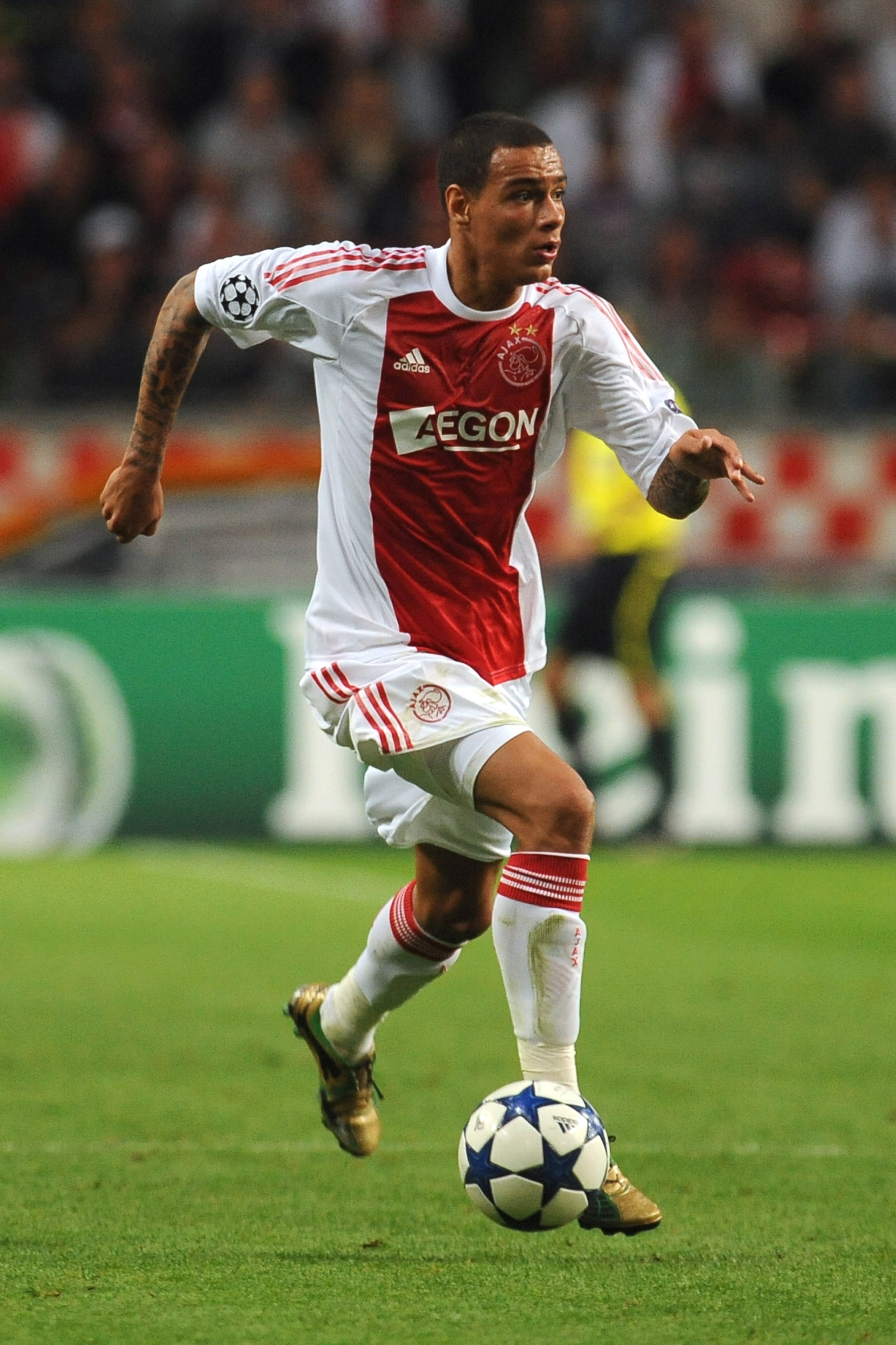 AMSTERDAM, NETHERLANDS - AUGUST 25:  Gregory Van Der Wiel of AFC Ajax in action during the Champions League Play-off match between AFC Ajax and FC Dynamo Kiev at Amsterdam Arena on August 25, 2010 in Amsterdam, Netherlands.  (Photo by Valerio Pennicino/Ge