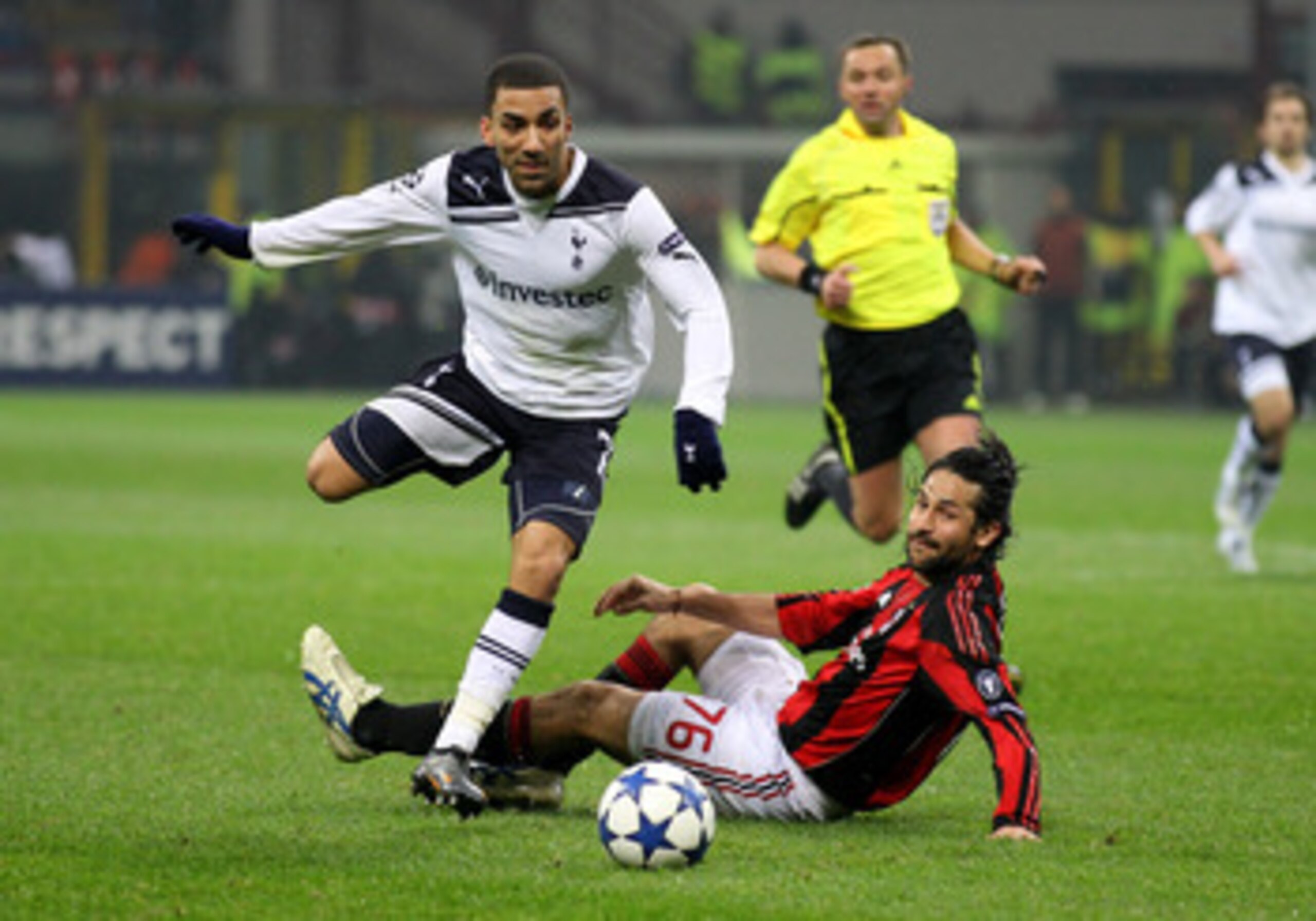 MILAN, ITALY - FEBRUARY 15: Aaron Lennon of Tottenham Hotspur beats Mario Yepes of AC Milan to set up the winning goal during the UEFA Champions League round of 16 first leg match between AC Milan and Tottenham Hotspur at Stadio Giuseppe Meazza on Febru MILAN, ITALY - FEBRUARY 15: Aaron Lennon of Tottenham Hotspur beats Mario Yepes of AC Milan to set up the winning goal during the UEFA Champions League round of 16 first leg match between AC Milan and Tottenham Hotspur at Stadio Giuseppe Meazza on Febru