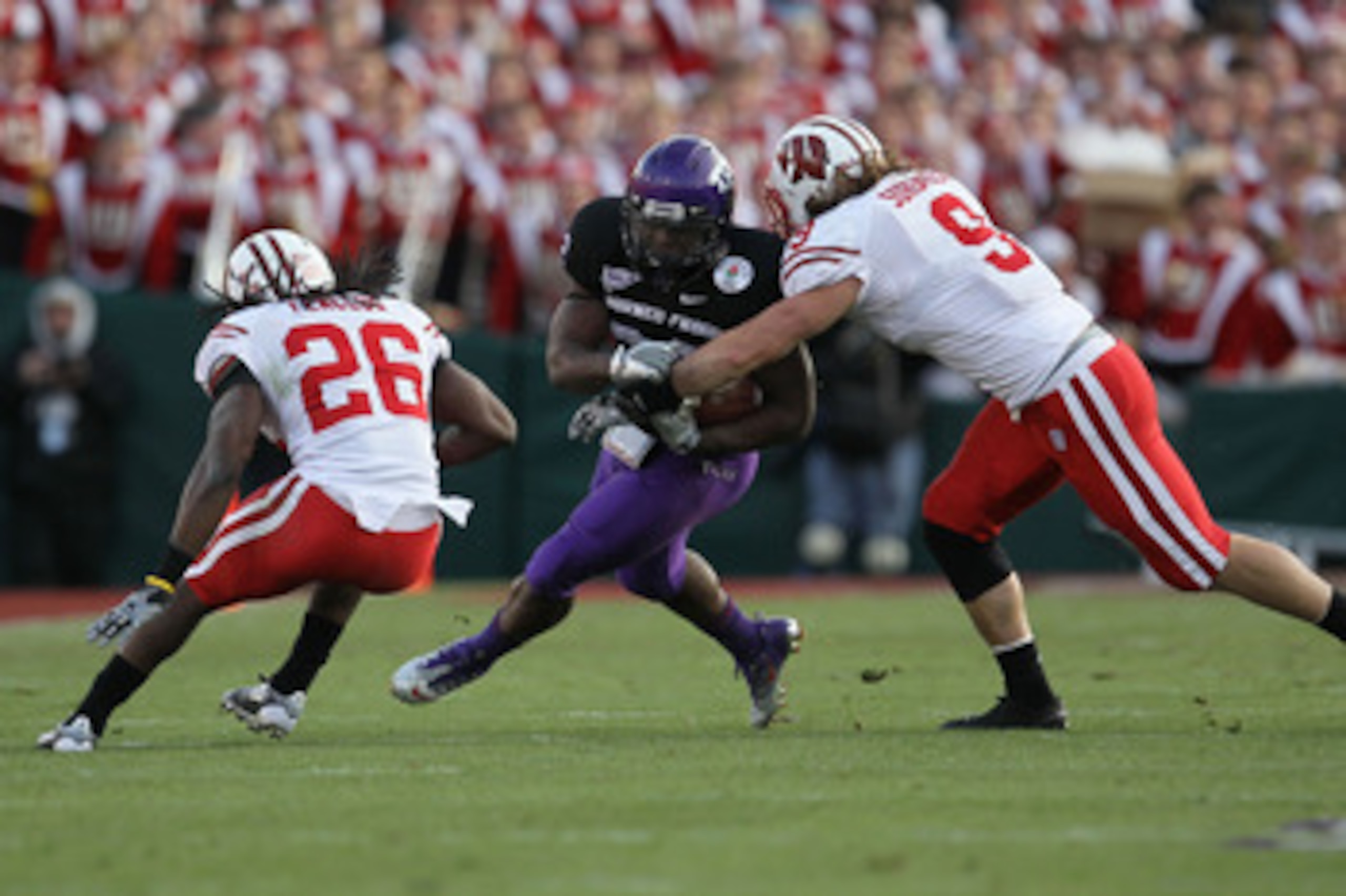 PASADENA, CA - JANUARY 01:  Tailback Waymon James #32 of the TCU Horned Frogs rushes with the ball against the Wisconsin Badgers during the 97th Rose Bowl game on January 1, 2011 in Pasadena, California.  (Photo by Stephen Dunn/Getty Images)
