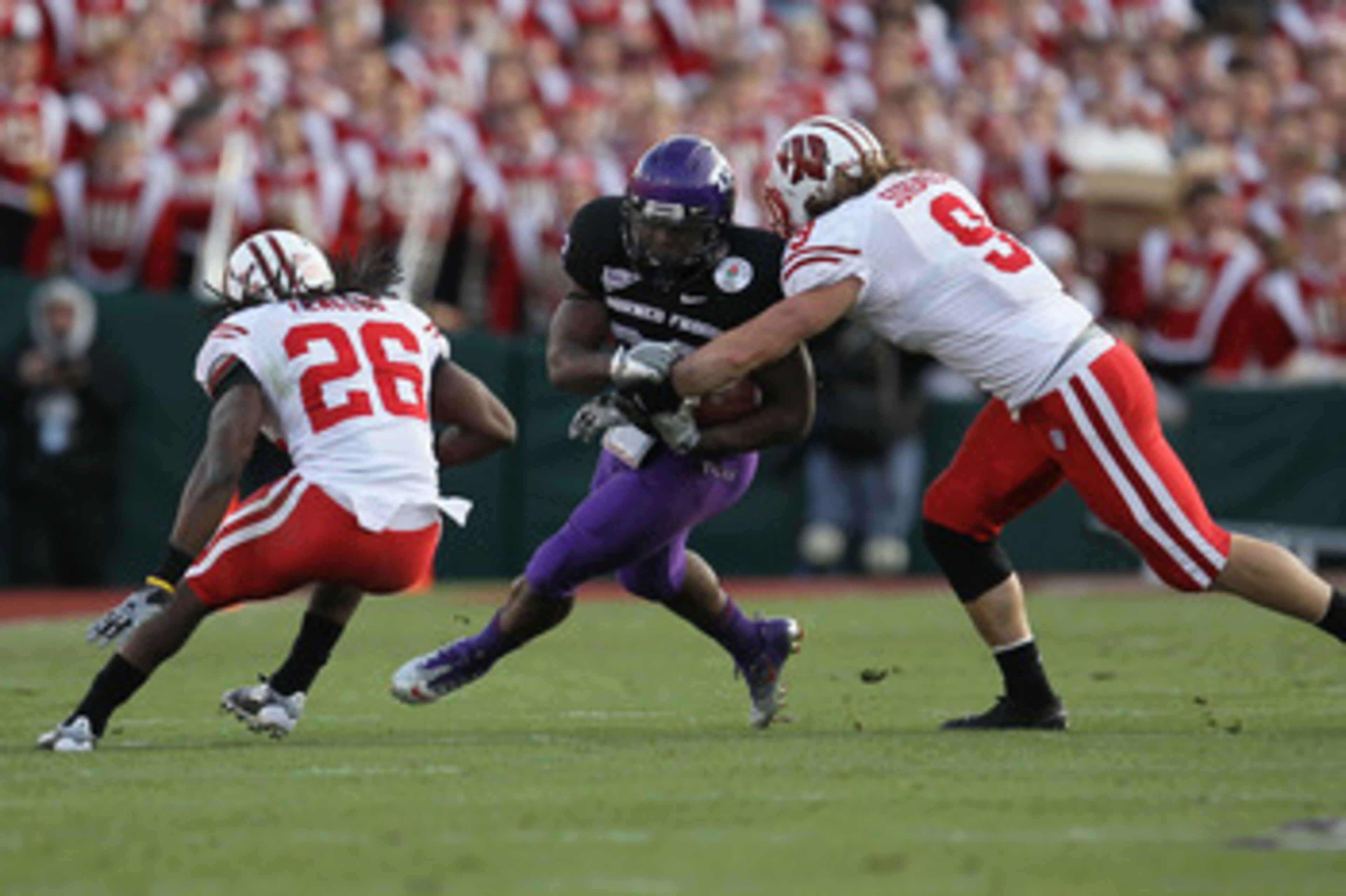 PASADENA, CA - JANUARY 01:  Tailback Waymon James #32 of the TCU Horned Frogs rushes with the ball against the Wisconsin Badgers during the 97th Rose Bowl game on January 1, 2011 in Pasadena, California.  (Photo by Stephen Dunn/Getty Images)