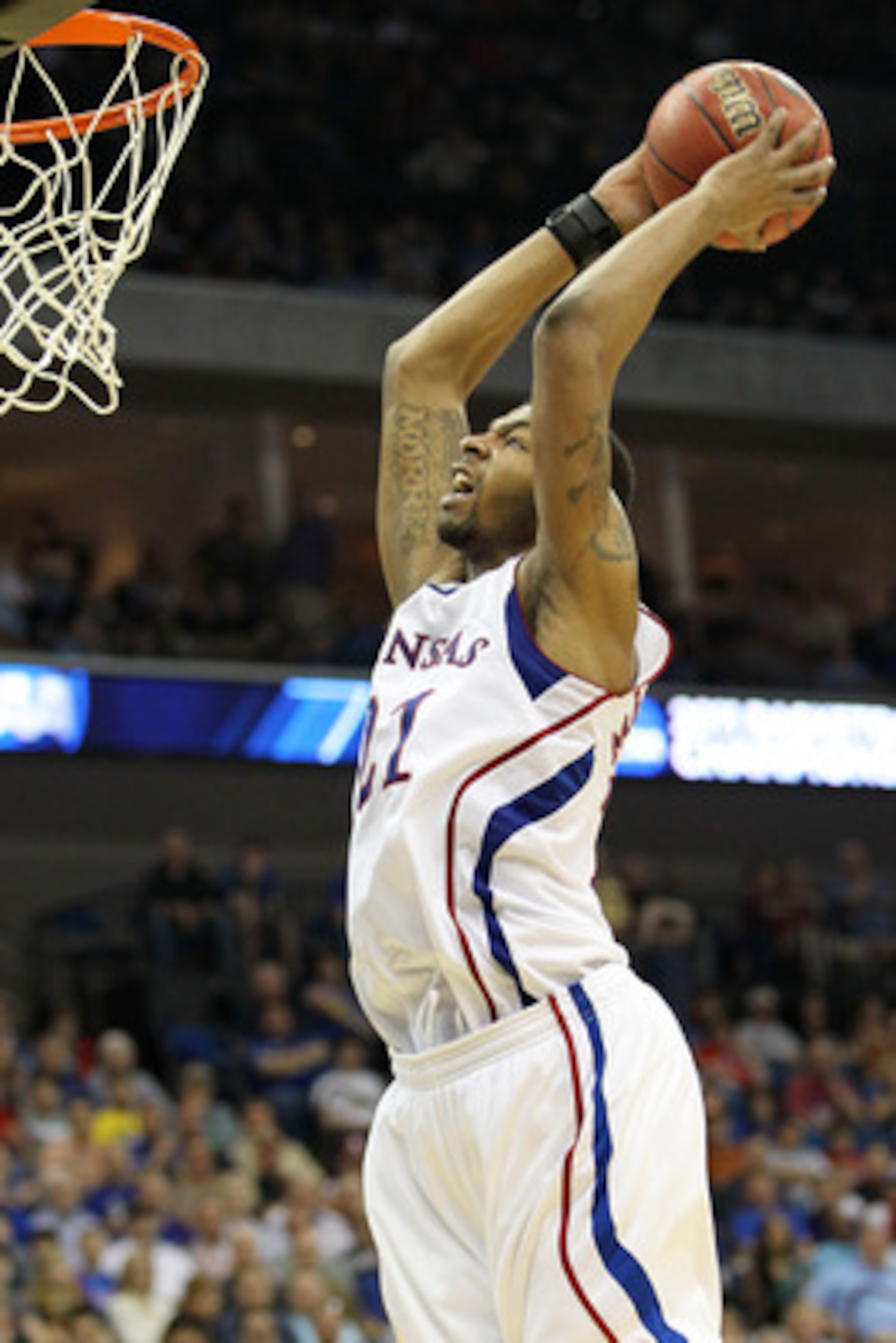 TULSA, OK - MARCH 20: Markieff Morris #21 of the Kansas Jayhawks goes up for a dunk against the Illinois Fighting Illini during the third round of the 2011 NCAA men's basketball tournament at BOK Center on March 20, 2011 in Tulsa, Oklahoma. (Photo by Ro TULSA, OK - MARCH 20: Markieff Morris #21 of the Kansas Jayhawks goes up for a dunk against the Illinois Fighting Illini during the third round of the 2011 NCAA men's basketball tournament at BOK Center on March 20, 2011 in Tulsa, Oklahoma. (Photo by Ro