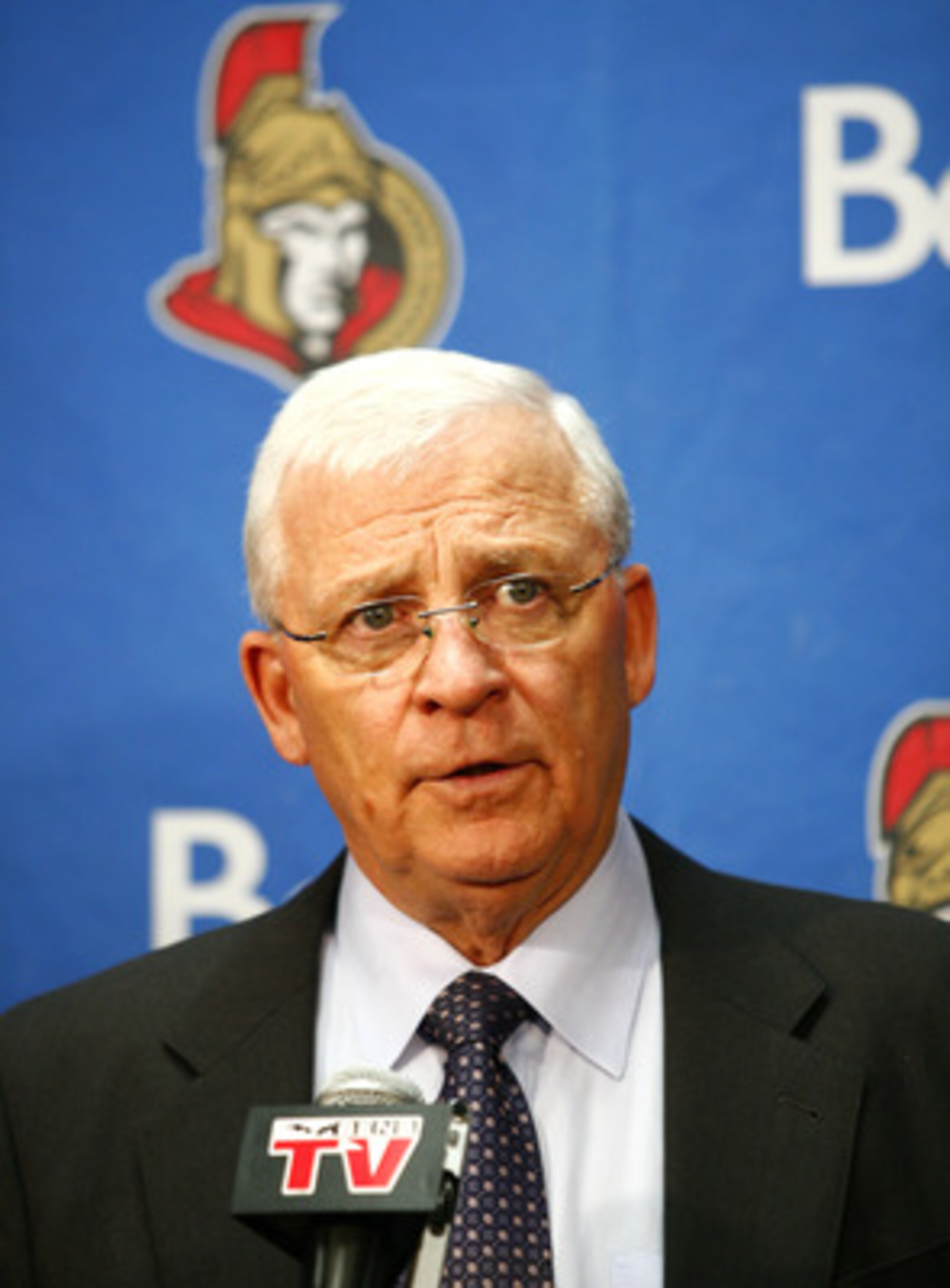 OTTAWA, ON - FEBRUARY 15:  Ottawa Senators GM Bryan Murray informs the media that Chris Kelly #22 of the Ottawa Senators has been traded to the Boston Bruins after a game against the New York Islanders at Scotiabank Place on February 15, 2011 in Ottawa, O