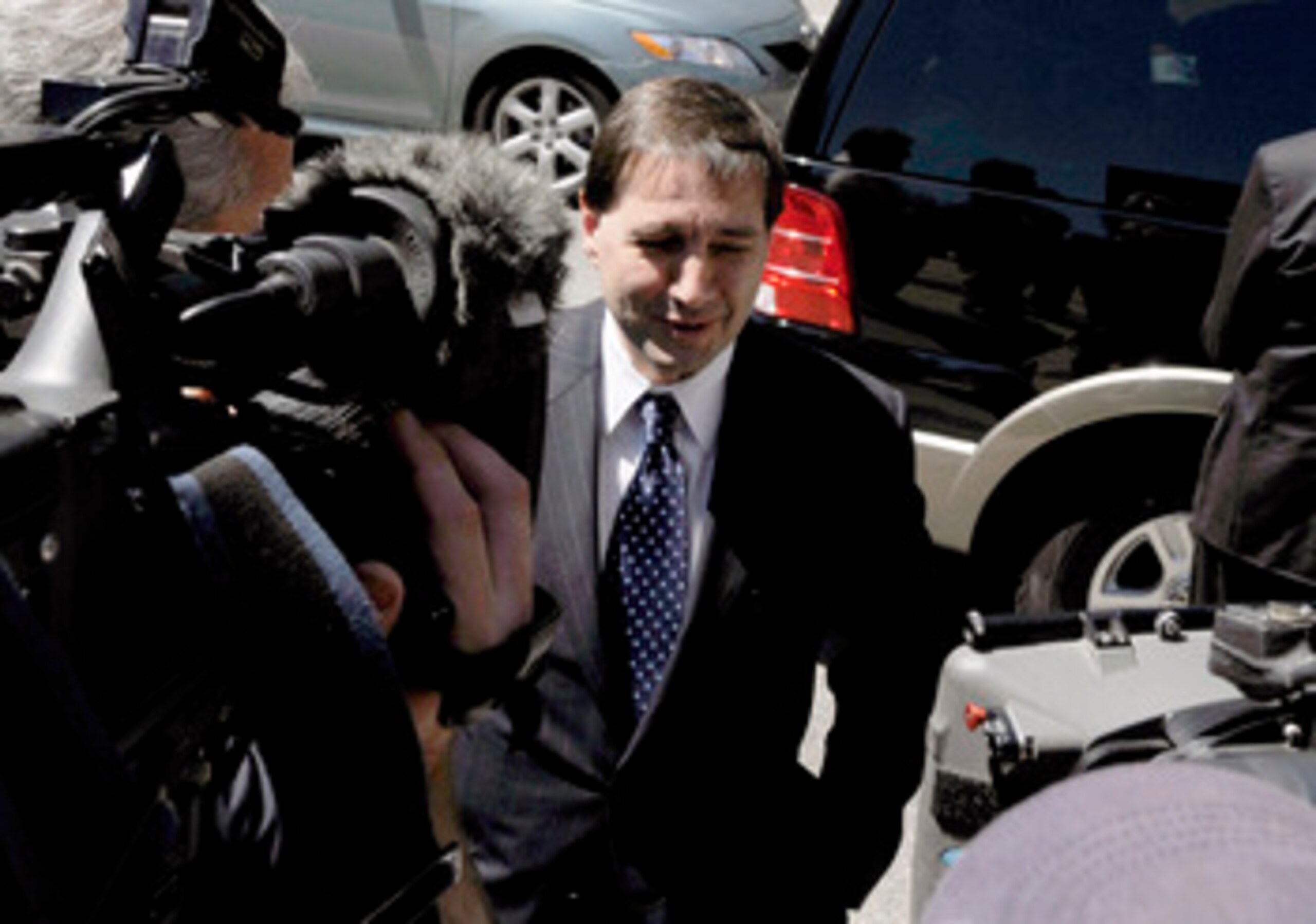 MINNEAPOLIS, MN - MAY 17: NFL lawyer Jeff Pash speaks to memebers of the media after leaving court ordered mediation at the U.S. Courthouse on May 17, 2011 in Minneapolis, Minnesota. As the NFL lockout remains in place mediation was ordered after a hearin