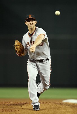 PHOENIX, AZ - APRIL 17:  Starting pitcher Madison Bumgarner #40 of the San Francisco Giants pitches against the Arizona Diamondbacks during the Major League Baseball game at Chase Field on April 17, 2011 in Phoenix, Arizona.  (Photo by Christian Petersen/