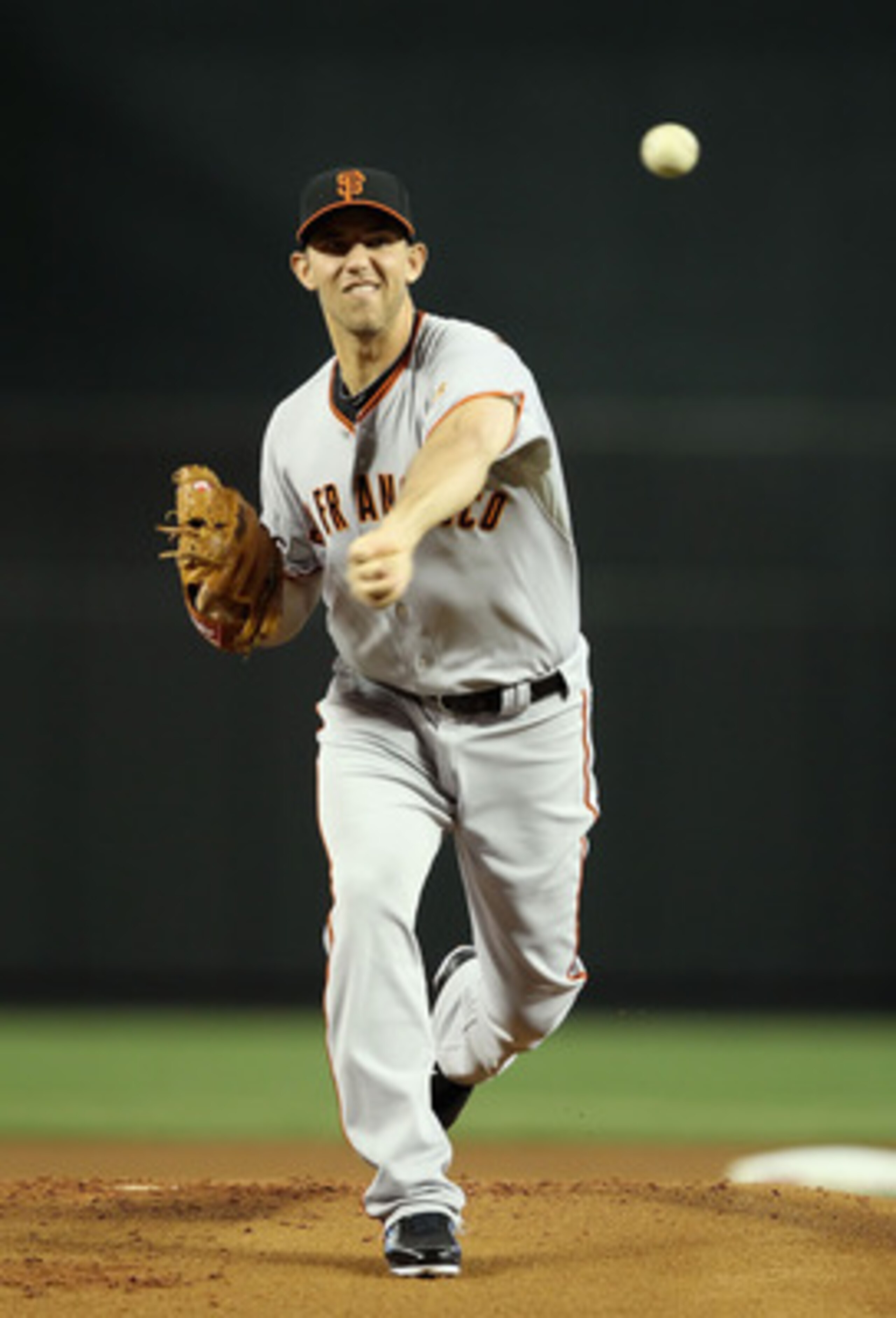 PHOENIX, AZ - APRIL 17:  Starting pitcher Madison Bumgarner #40 of the San Francisco Giants pitches against the Arizona Diamondbacks during the Major League Baseball game at Chase Field on April 17, 2011 in Phoenix, Arizona.  (Photo by Christian Petersen/