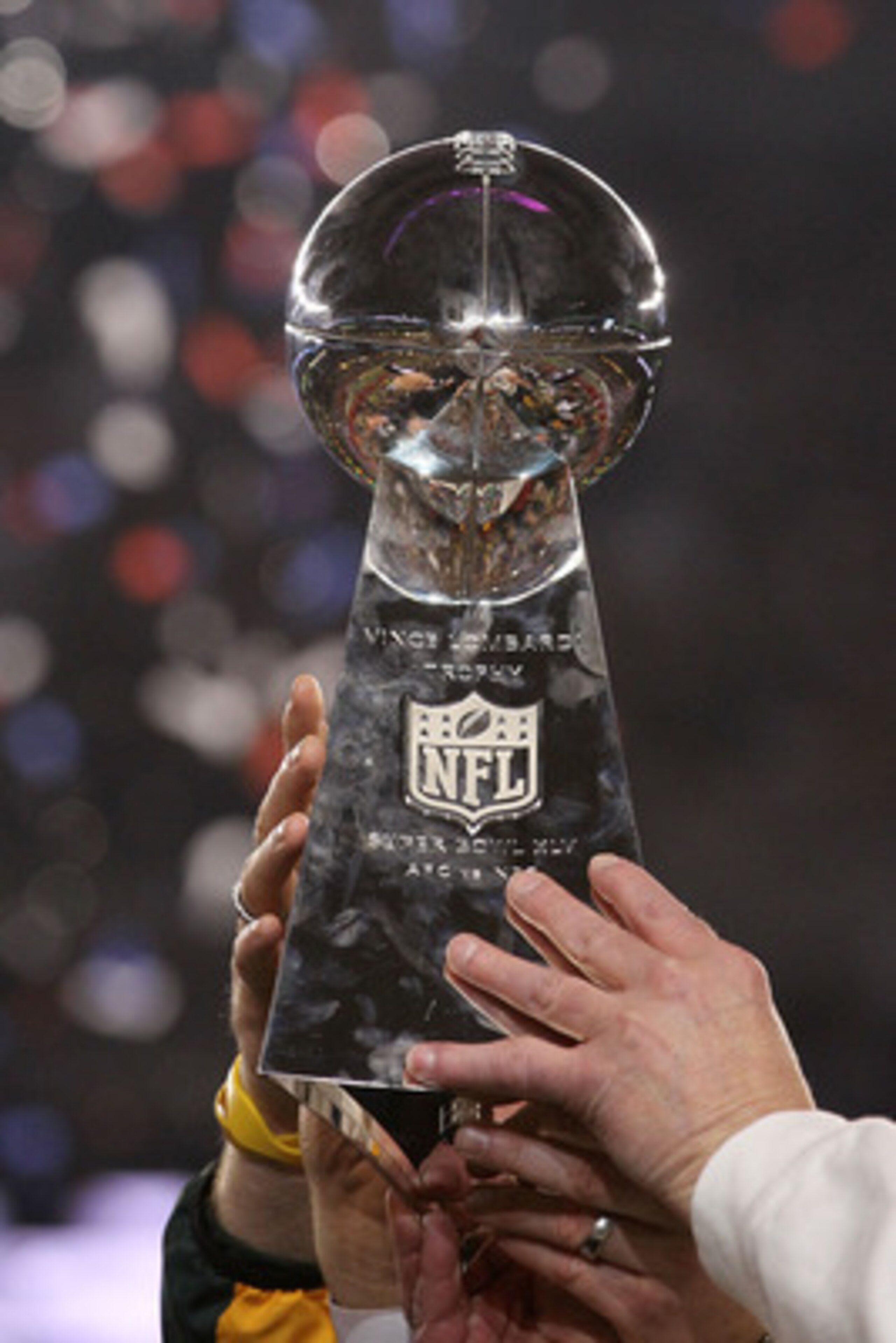 ARLINGTON, TX - FEBRUARY 06: The Green Bay Packers hold up The Vince Lombardi Trophy after the defeating the Pittsburgh Steelers 31 to 25 in Super Bowl XLV at Cowboys Stadium on February 6, 2011 in Arlington, Texas. (Photo by Ronald Martinez/Getty Image ARLINGTON, TX - FEBRUARY 06: The Green Bay Packers hold up The Vince Lombardi Trophy after the defeating the Pittsburgh Steelers 31 to 25 in Super Bowl XLV at Cowboys Stadium on February 6, 2011 in Arlington, Texas. (Photo by Ronald Martinez/Getty Image