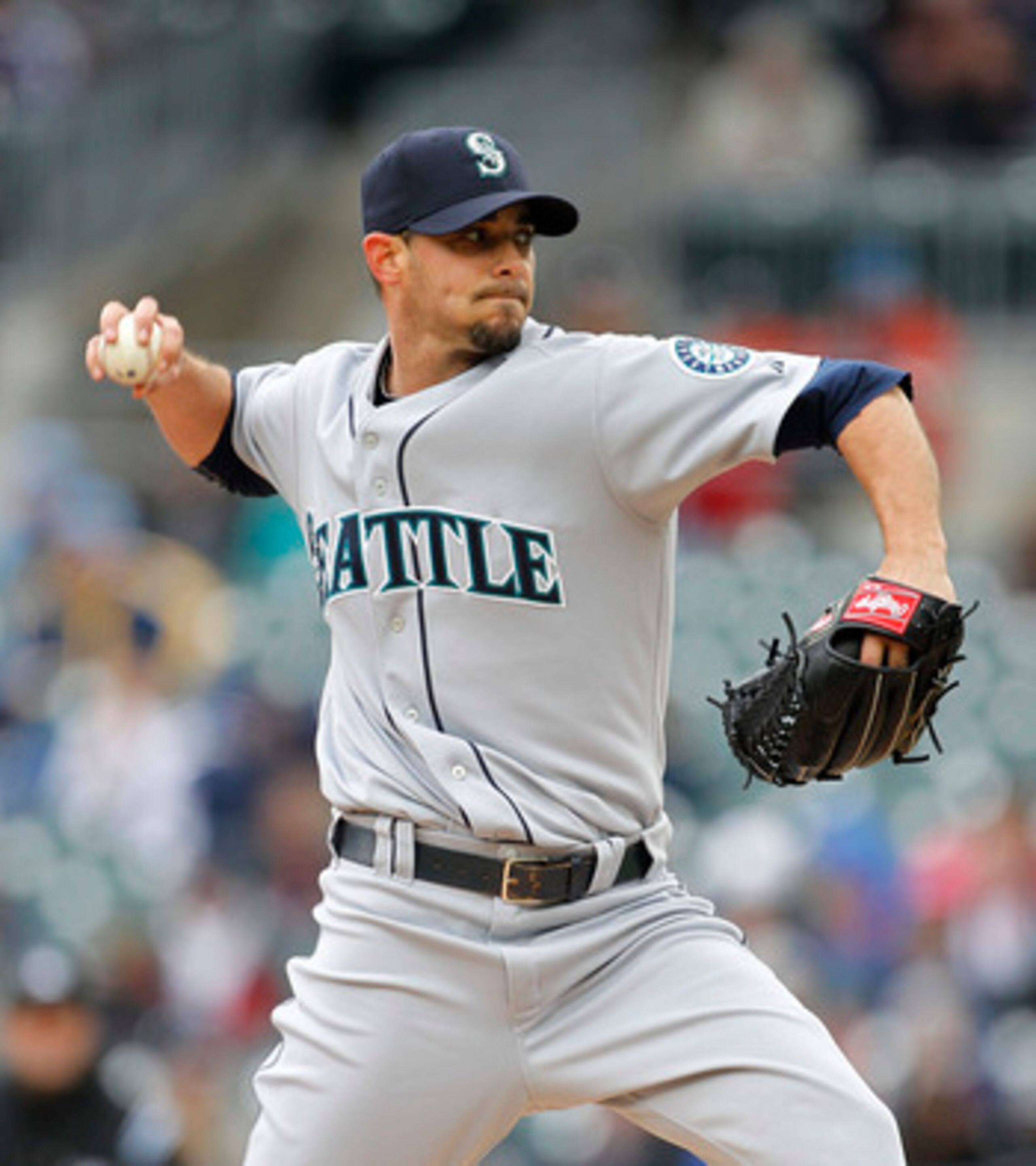 DETROIT - APRIL 28: David Pauley #39 of the Seattle Mariners pitches in the eighth inning during the game against the Detroit Tigers at Comerica Park on April 28, 2011 in Detroit, Michigan. The Mariners defeated the tigers 7-2.  (Photo by Leon Halip/Getty
