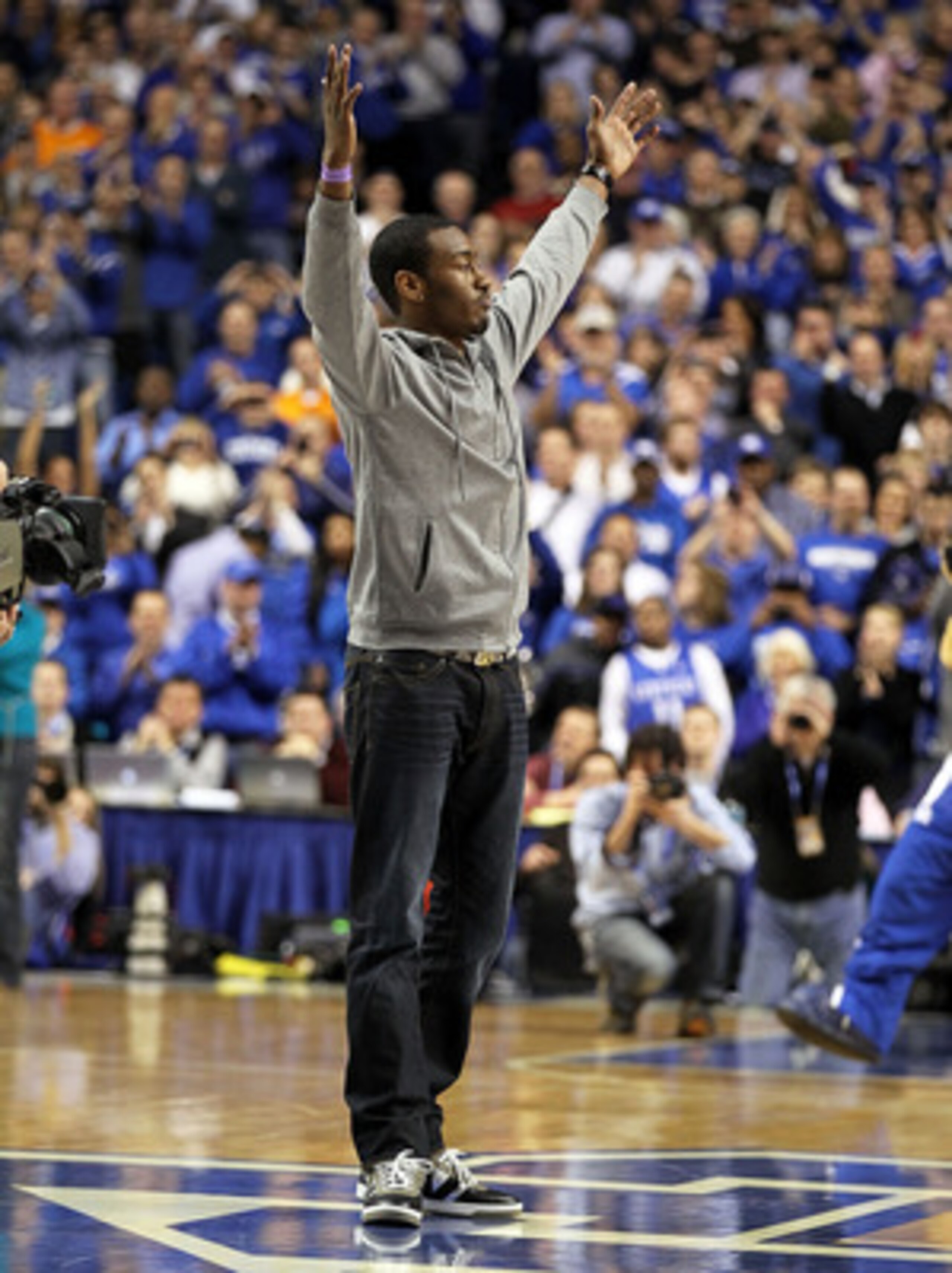 LEXINGTON, KY - FEBRUARY 08:  John Wall of the Washington Wizards waves to the crowd during the Kentucky Wildcats SEC game against the Tennessee Volunteers at Rupp Arena on February 8, 2011 in Lexington, Kentucky.  (Photo by Andy Lyons/Getty Images)
