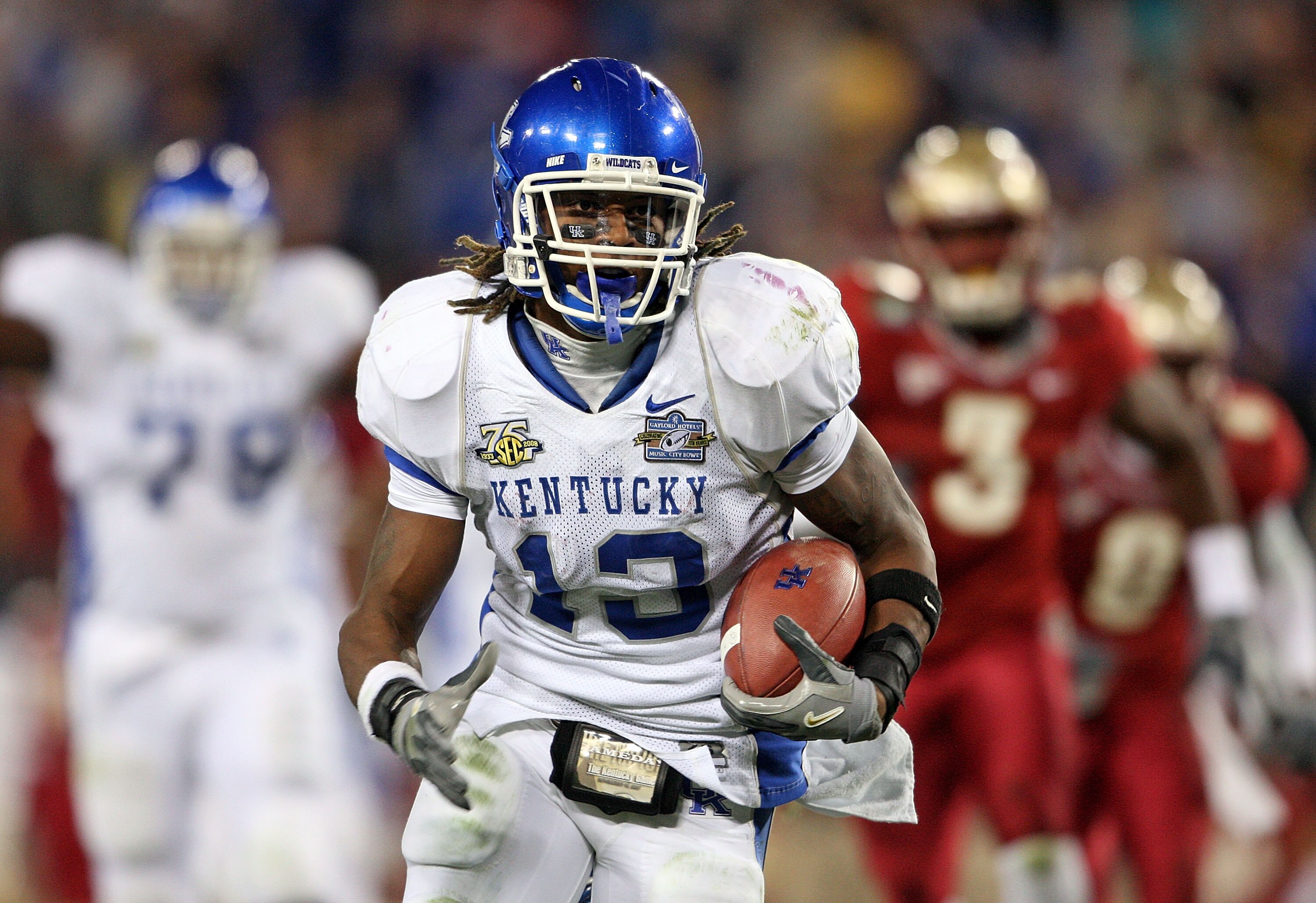 NASHVILLE, TN - DECEMBER 31:  Steve Johnson #13 of the Kentucky Wildcats runs for a touchdown during the Gaylord Hotels Music City Bowl against the Florida State Seminoles at the LP Field December 31, 2007 in Nashville, Tennessee. Kentucky won 35-28.  (Ph