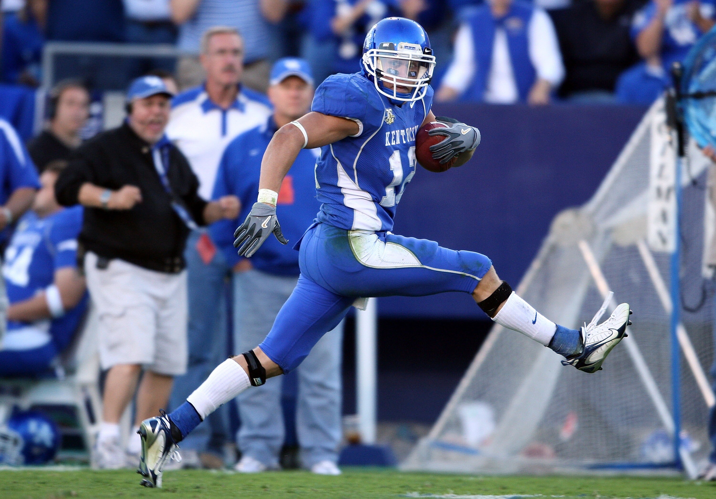 LEXINGTON, KY - OCTOBER 20:  Dicky Lyons Jr. #12 of the Kentucky Wildcats runs for a touchdown after a reception during the SEC game against the Florida Gators on October 20, 2007 at Commonwealth Stadium in Lexington, Kentucky.  (Photo by Andy Lyons/Getty