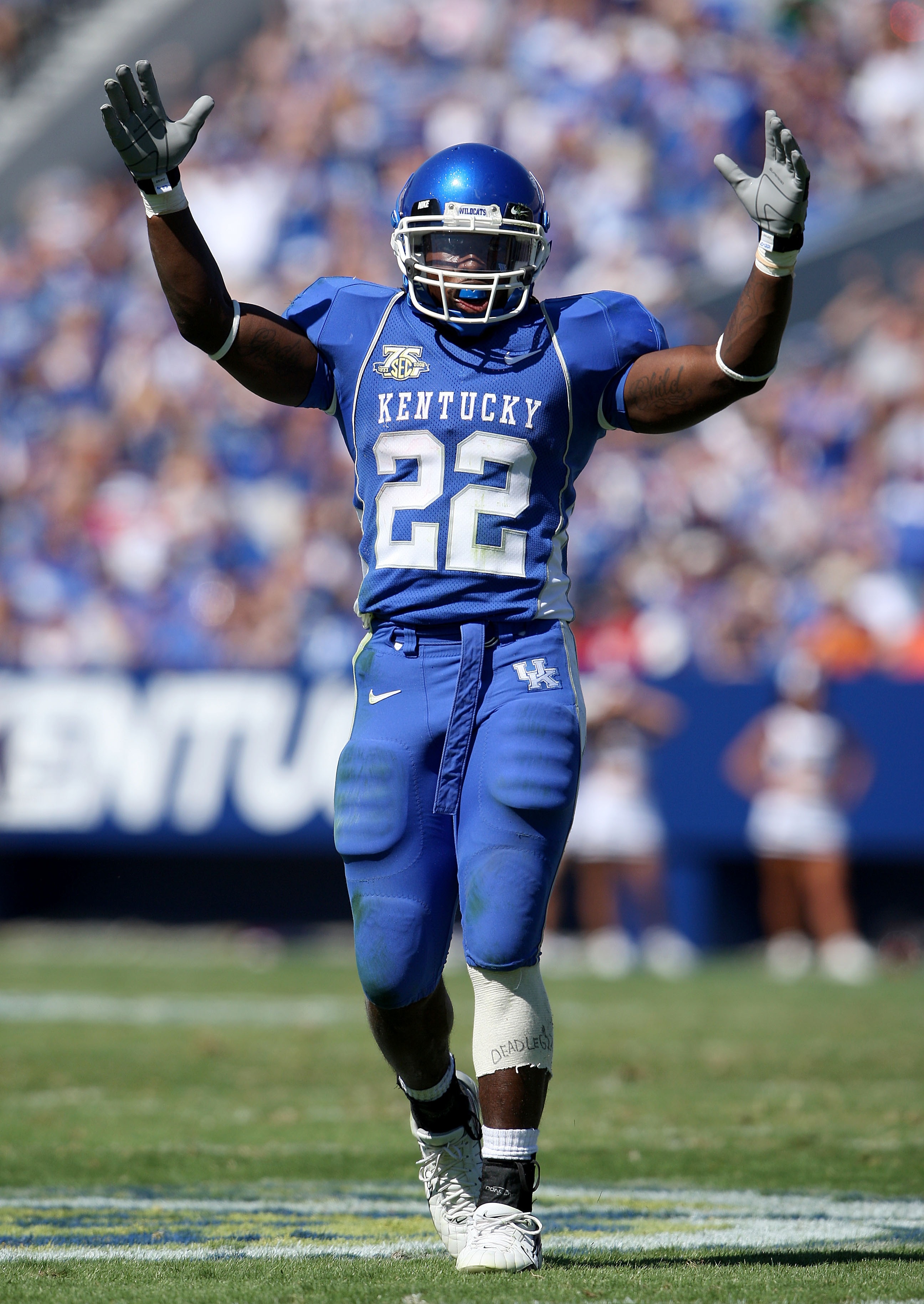 LEXINGTON, KY - SEPTEMBER 29:  Rafael Little #22 of the Kentucky Wildcats celebrates a touchdownll during the game against the Florida Atlantic Owls at Commonwealth Stadium September 29, 2007 in Lexington, Kentucky.  (Photo by Andy Lyons/Getty Images)