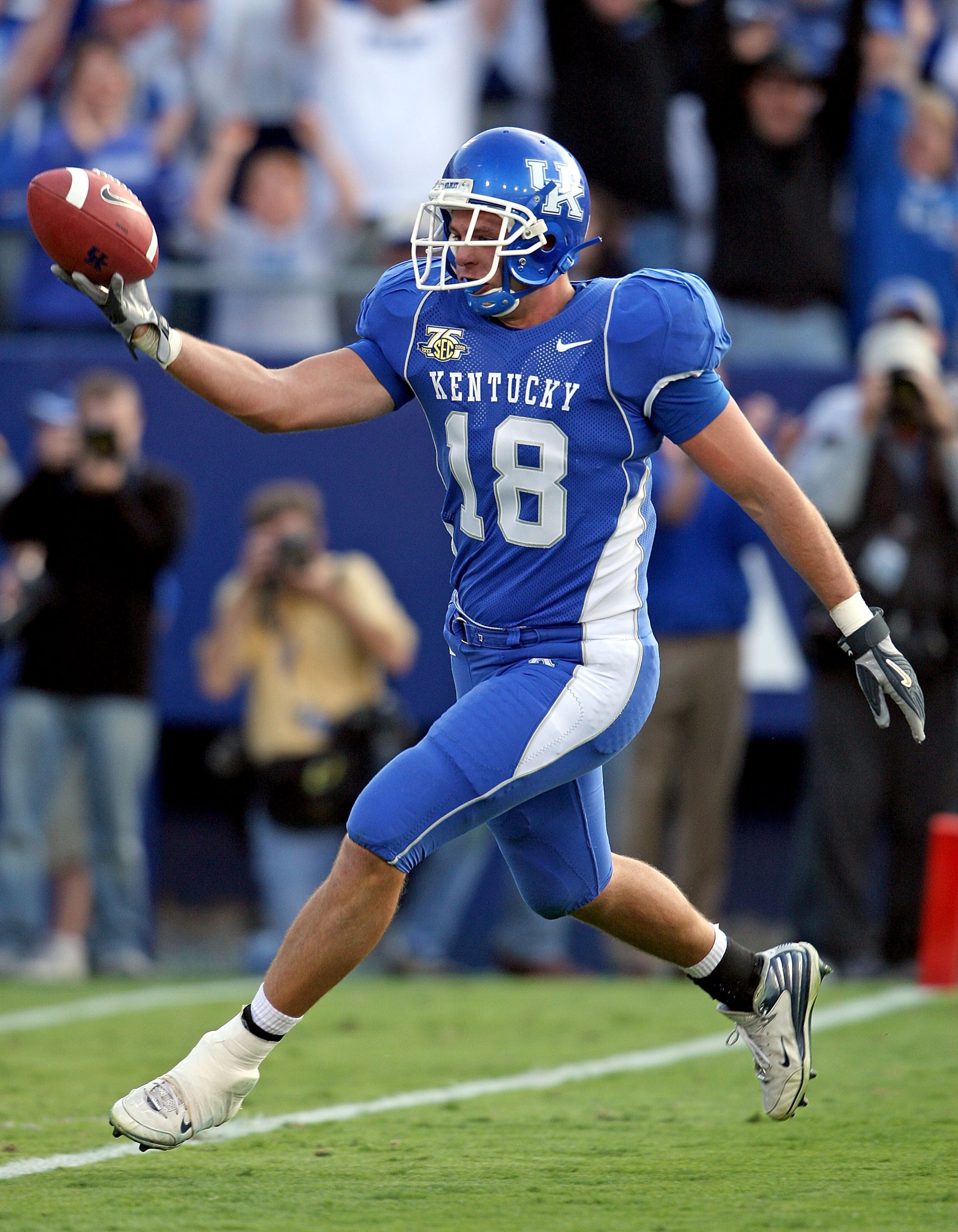 LEXINGTON, KY - OCTOBER 13: Jacob Tamme #18 of the Kentucky Wildcats celebrates after catching a touchdown pass against the LSU Tigers during the SEC game at Commonwealth Stadium October 13, 2007 in Lexington, Kentucky. Kentucky won 43-37. (Photo by And LEXINGTON, KY - OCTOBER 13: Jacob Tamme #18 of the Kentucky Wildcats celebrates after catching a touchdown pass against the LSU Tigers during the SEC game at Commonwealth Stadium October 13, 2007 in Lexington, Kentucky. Kentucky won 43-37. (Photo by And