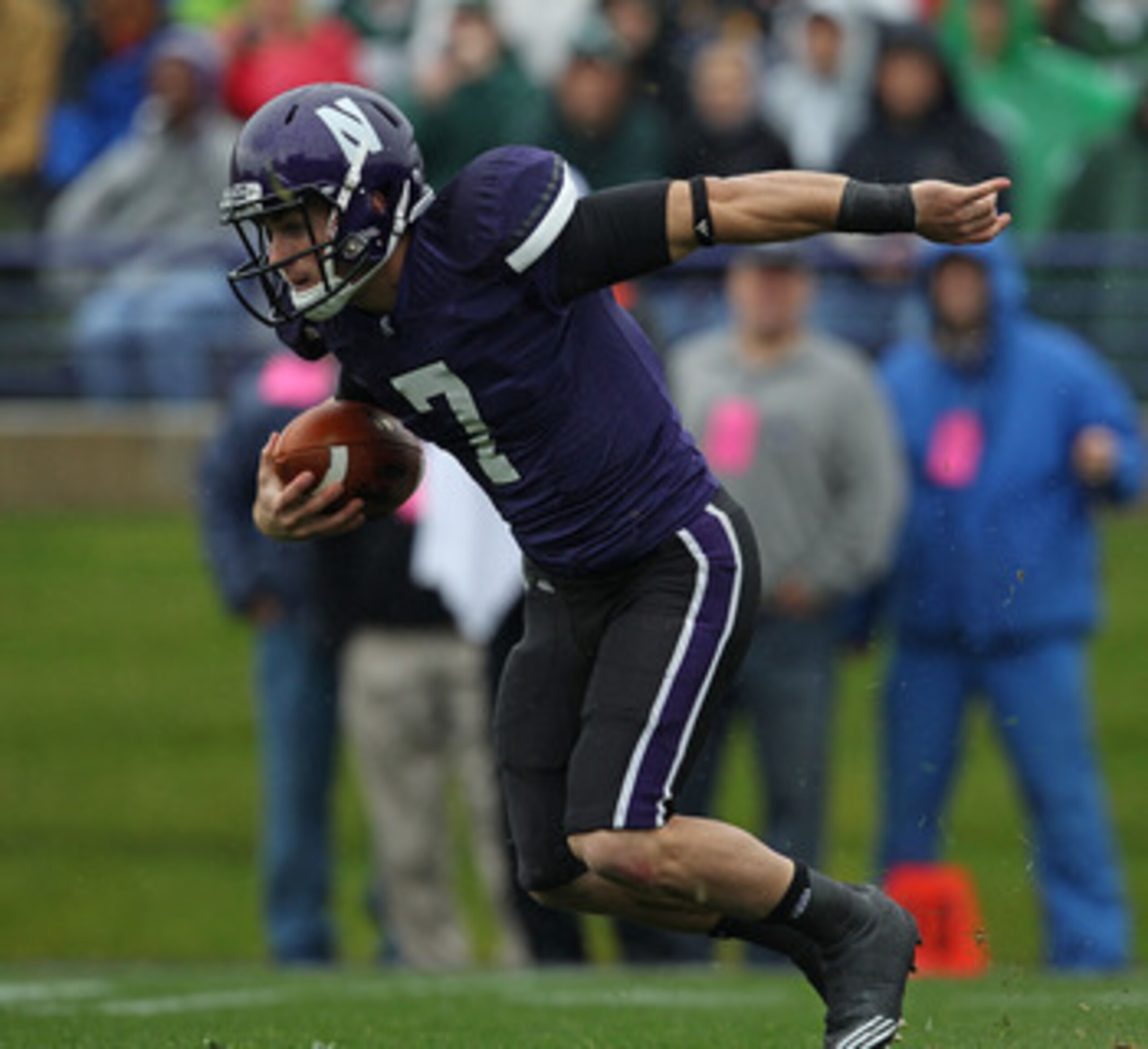 EVANSTON, IL - OCTOBER 23: Dan Persa #7 of the Northwestern Wildcats runs against the Michigan State Spartans at Ryan Field on October 23, 2010 in Evanston, Illinois. Michigan State defeated Northwestern 35-27. (Photo by Jonathan Daniel/Getty Images)