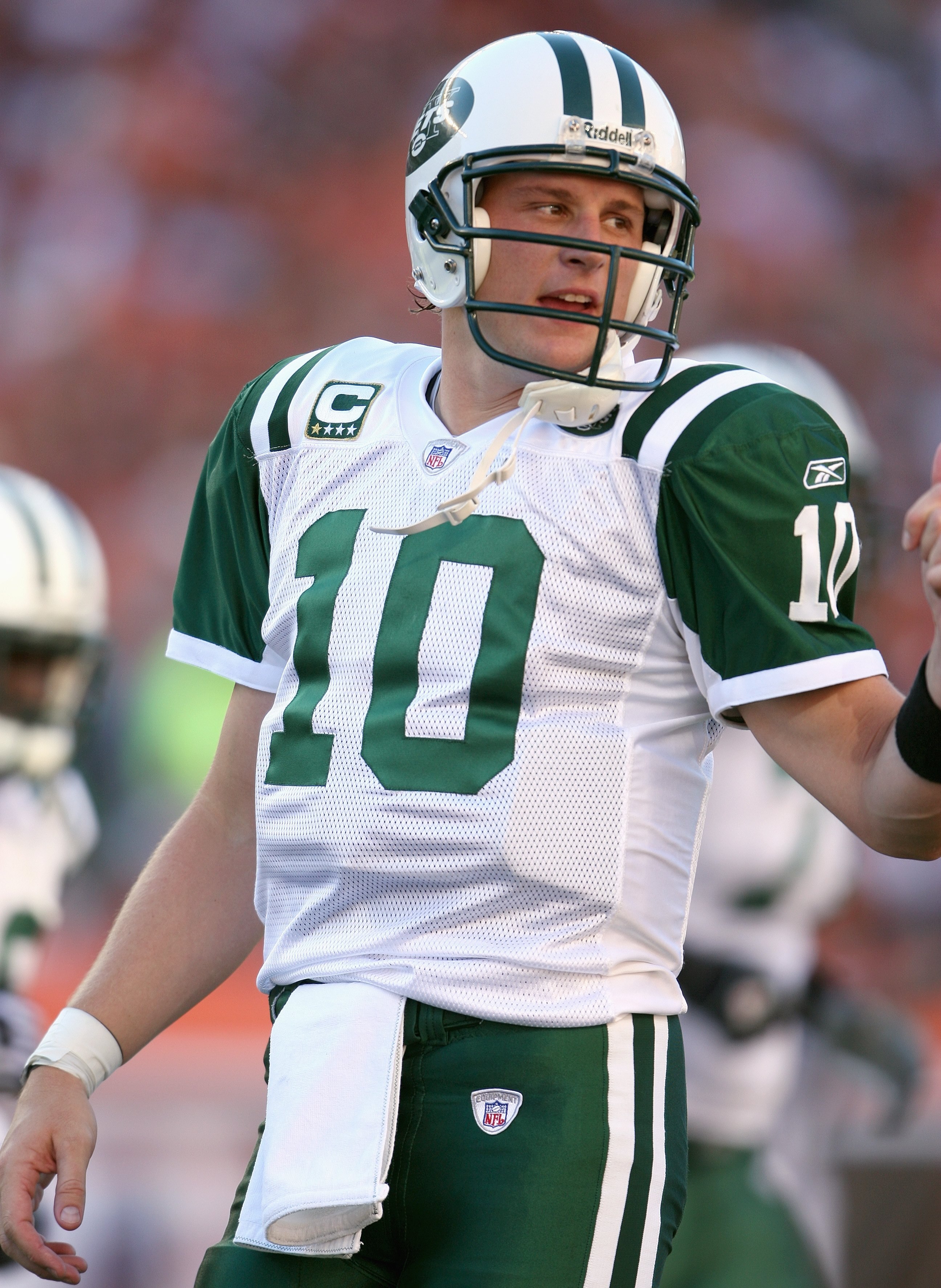 CINCINNATI - OCTOBER 21: Chad Pennington #10 of the New York Jets looks on during the NFL game against the Cincinnati Bengals on October 21, 2007 at Paul Brown Stadium in Cincinnati, Ohio. (Photo by Andy Lyons/Getty Images)