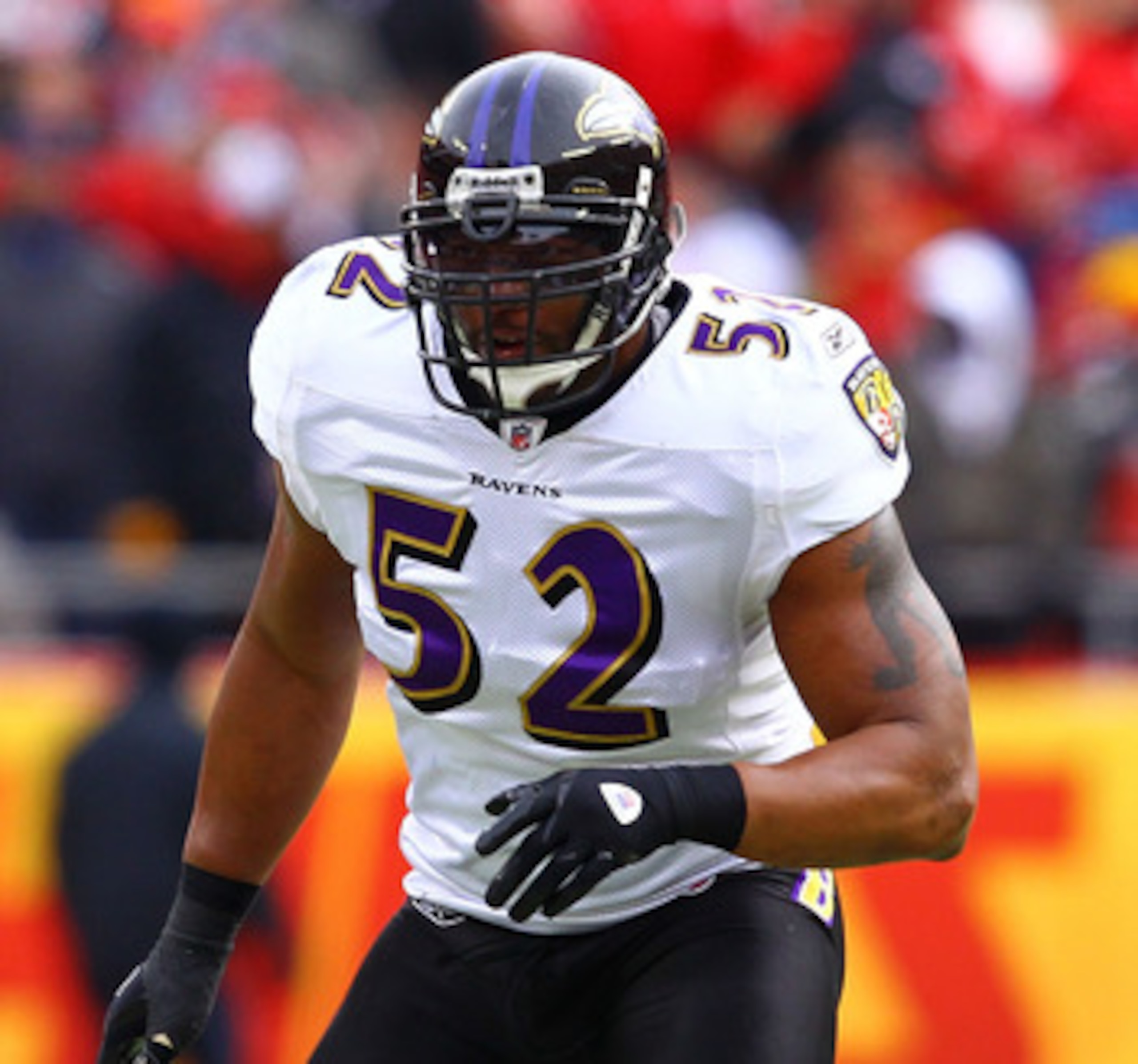 KANSAS CITY, MO - JANUARY 09:  Linebacker Ray Lewis #52 of the Baltimore Ravens reads the play in 2011 AFC wild card playoff game against the Kansas City Chiefs at Arrowhead Stadium on January 9, 2011 in Kansas City, Missouri.  (Photo by Dilip Vishwanat/G