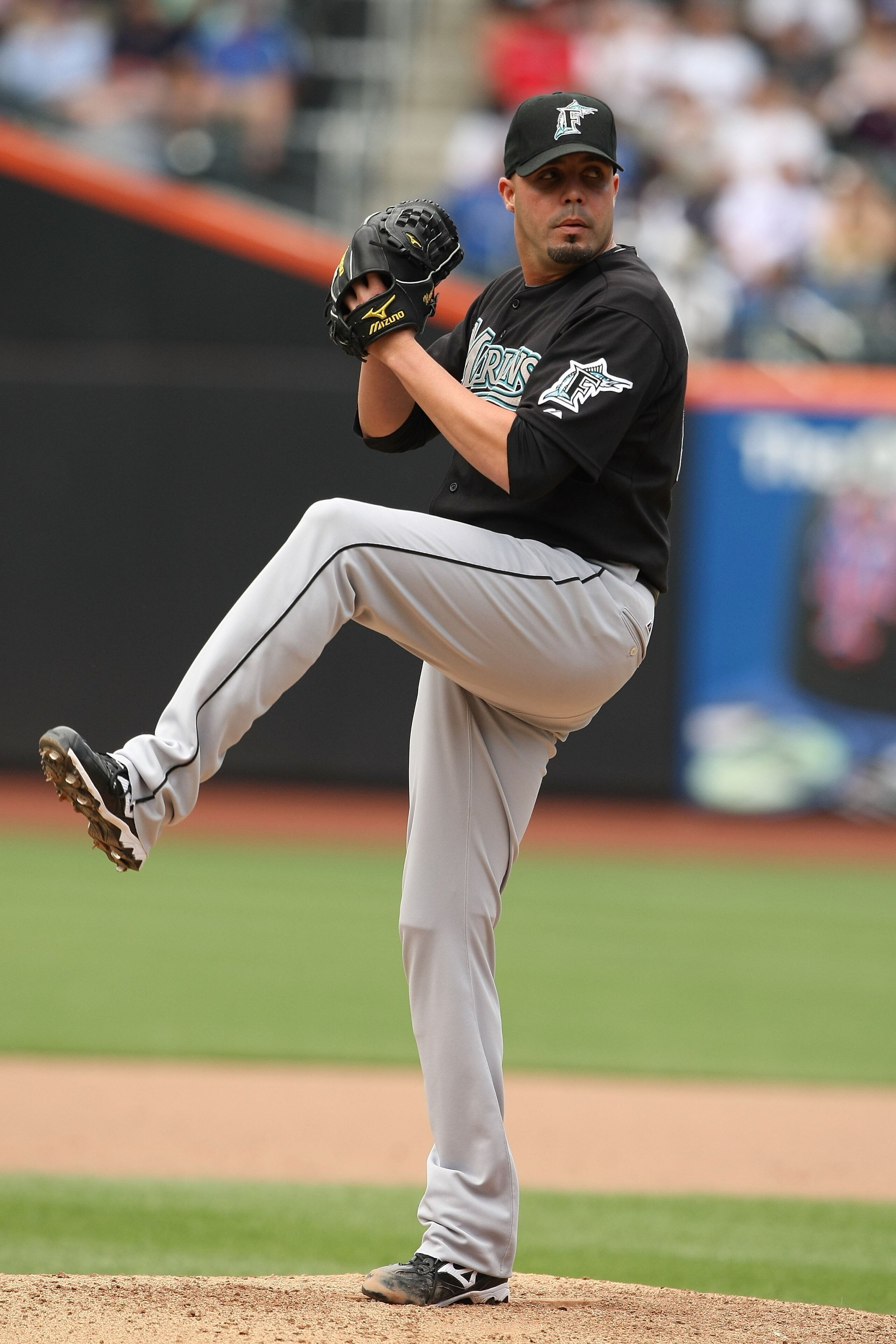 NEW YORK - MAY 31:  Kiko Calero #40 of the Florida Marlins pitches against the New York Mets during their game on May 31, 2009 at Citi Field in the Flushing neighborhood of the Queens borough of New York City.  (Photo by Al Bello/Getty Images)