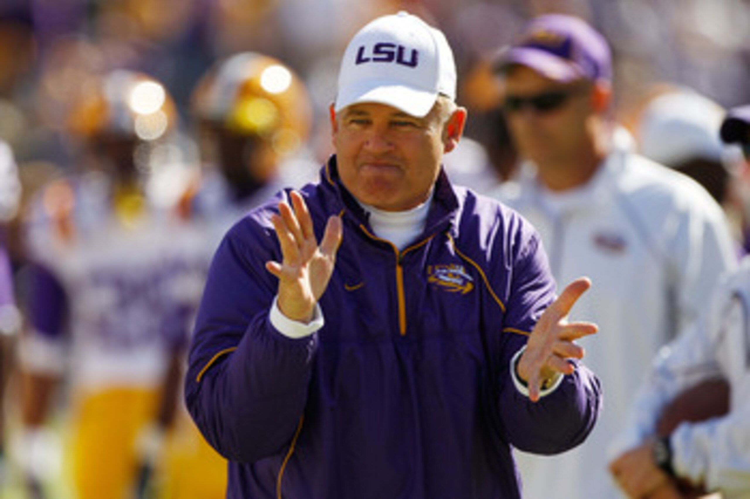 BATON ROUGE, LA - NOVEMBER 06:  Head coach Les Miles of the Louisiana State University Tigers watches pregame before playing the Alabama Crimson Tide  at Tiger Stadium on November 6, 2010 in Baton Rouge, Louisiana.  (Photo by Chris Graythen/Getty Images)