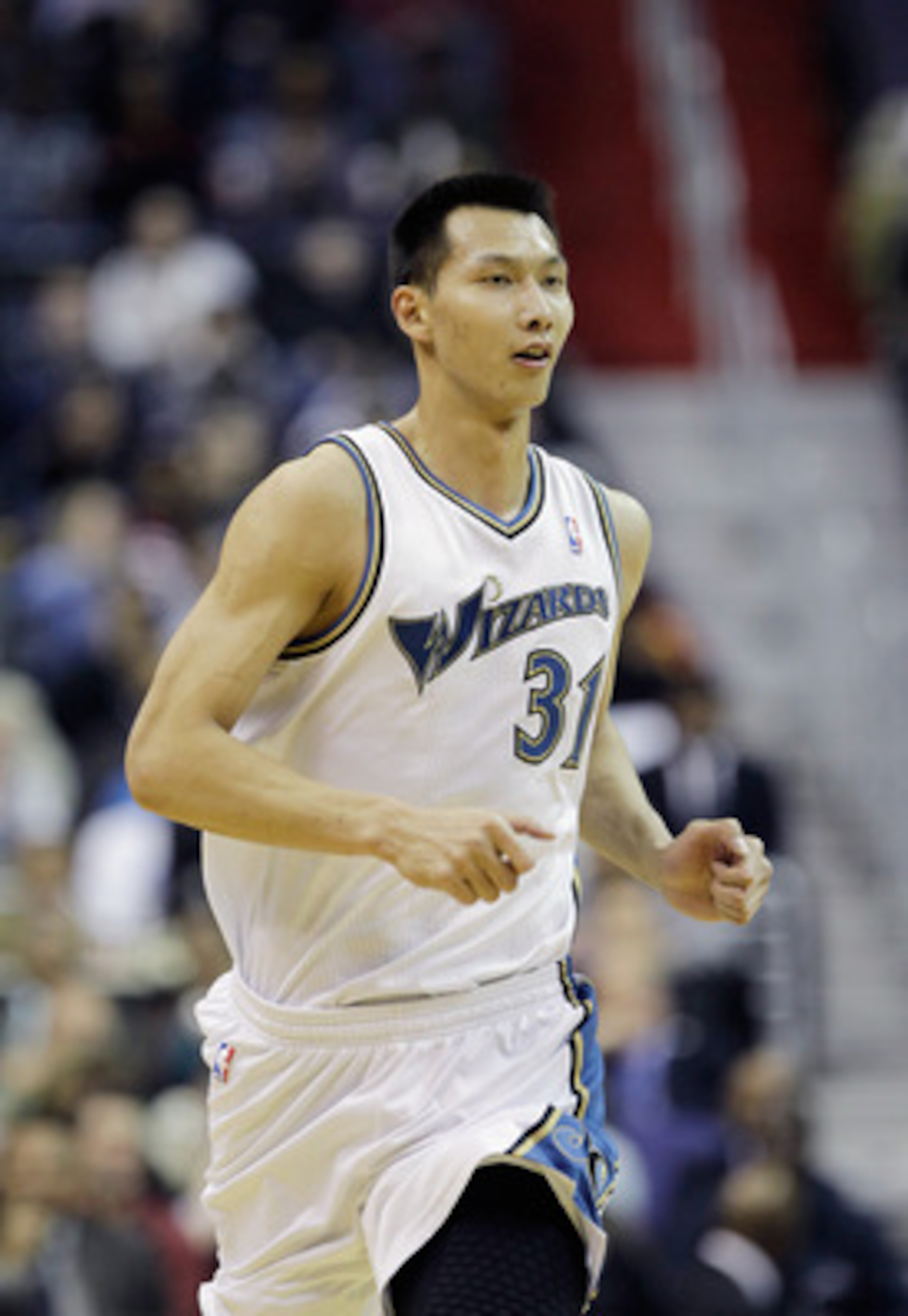 WASHINGTON, DC - MARCH 14: Yi Jianlian #31 of the Washington Wizards during the first half against the Oklahoma City Thunder at the Verizon Center on March 14, 2011 in Washington, DC. NOTE TO USER: User expressly acknowledges and agrees that, by download WASHINGTON, DC - MARCH 14: Yi Jianlian #31 of the Washington Wizards during the first half against the Oklahoma City Thunder at the Verizon Center on March 14, 2011 in Washington, DC. NOTE TO USER: User expressly acknowledges and agrees that, by download