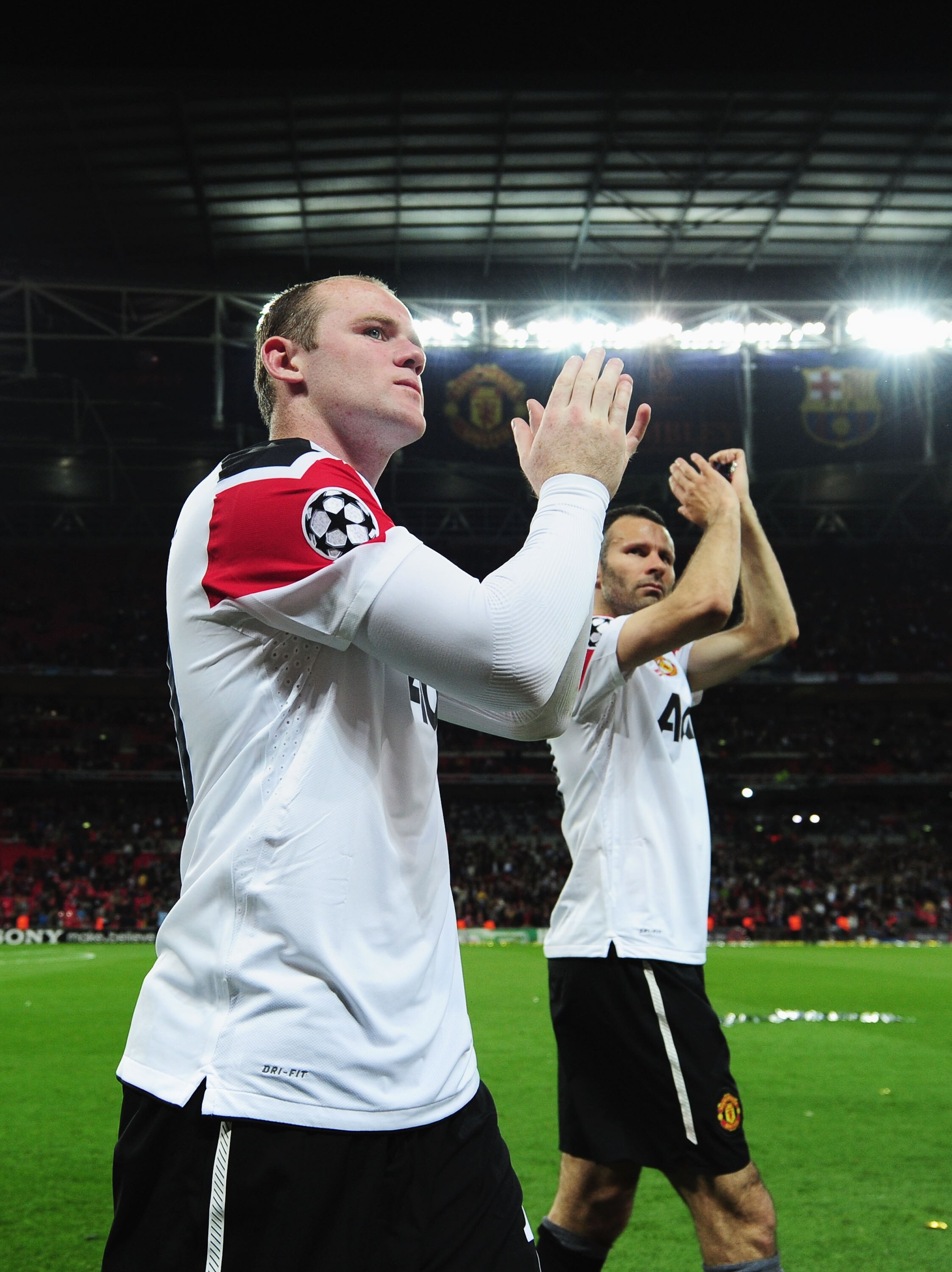 LONDON, ENGLAND - MAY 28:  Wayne Rooney (L) and Ryan Giggs applaud the crowd after the UEFA Champions League final between FC Barcelona and Manchester United FC at Wembley Stadium on May 28, 2011 in London, England.  (Photo by Laurence Griffiths/Getty Ima