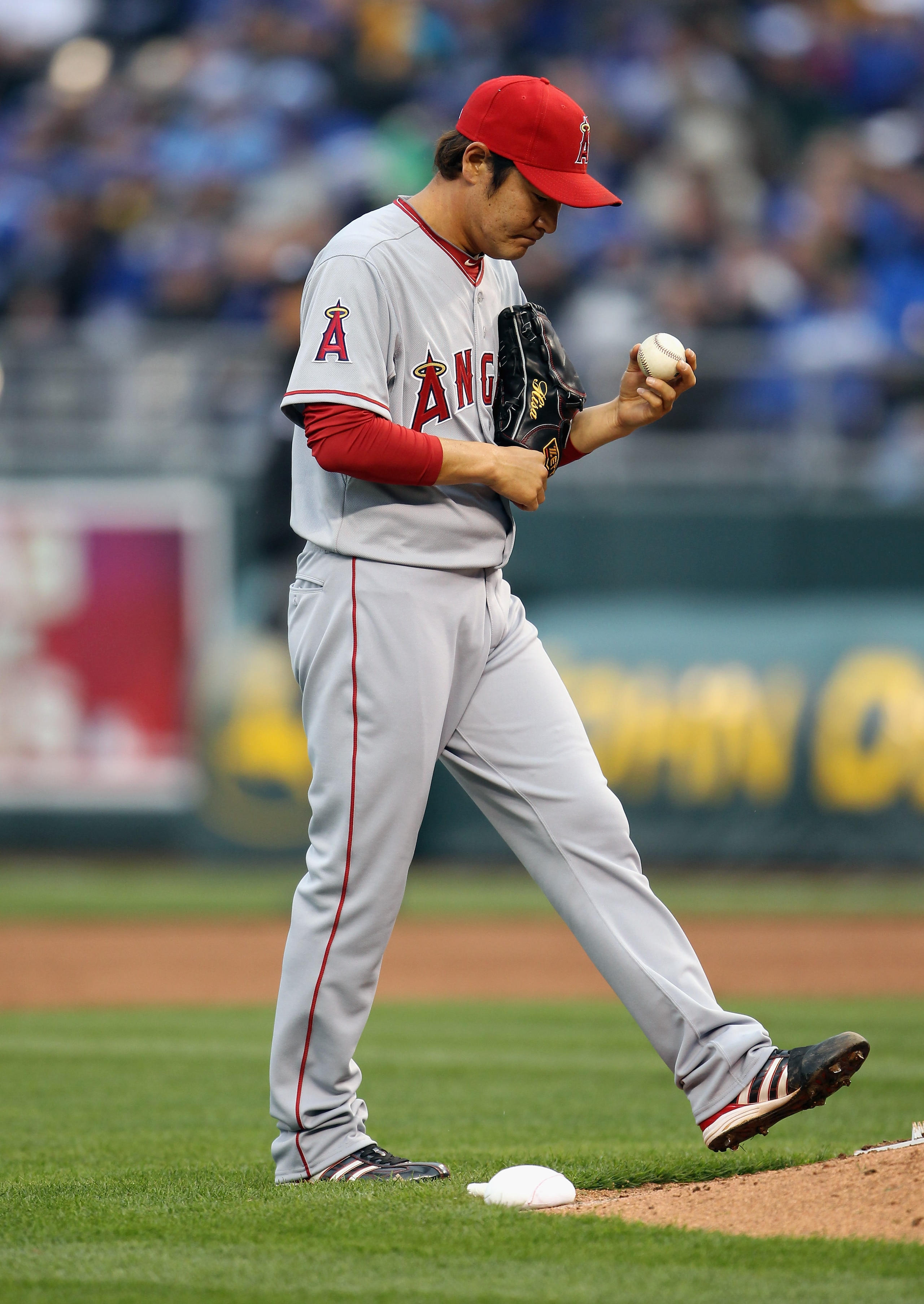 KANSAS CITY, MO - MARCH 31:  Pitcher Hisanori Takahashi #21 reacts after giving up a home run during the opening day game against the Kansas City Royals at Kauffman Stadium on March 31, 2011 in Kansas City, Missouri.  (Photo by Jamie Squire/Getty Images)