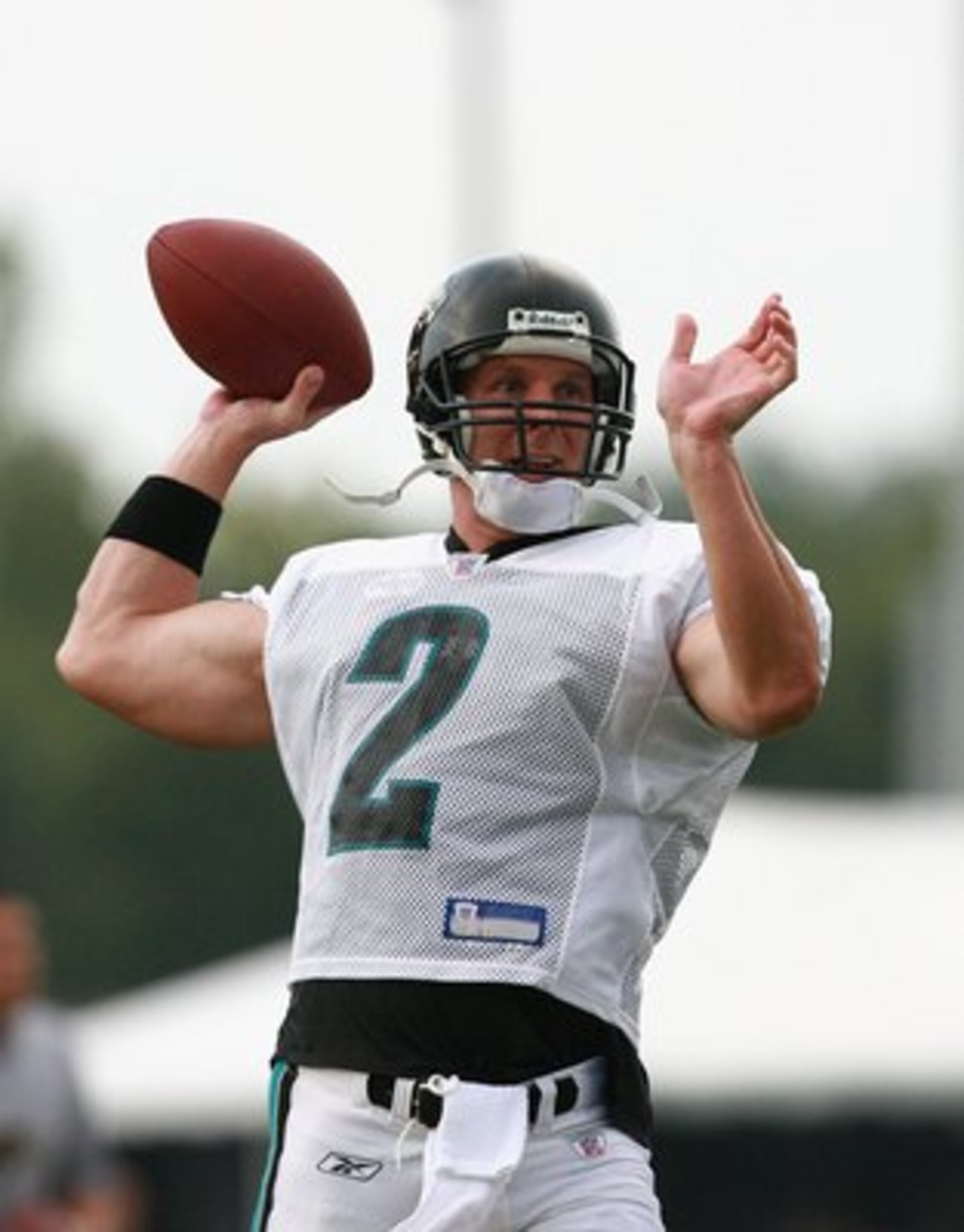 JACKSONVILLE, FL - JULY 31: Tim Couch #2 of the Jacksonville Jaguars throws a pass during training camp at Alltel Stadium practice facililty on July 31, 2007 in Jacksonville, Florida. (Photo by Doug Benc/Getty Images) JACKSONVILLE, FL - JULY 31: Tim Couch #2 of the Jacksonville Jaguars throws a pass during training camp at Alltel Stadium practice facililty on July 31, 2007 in Jacksonville, Florida. (Photo by Doug Benc/Getty Images)