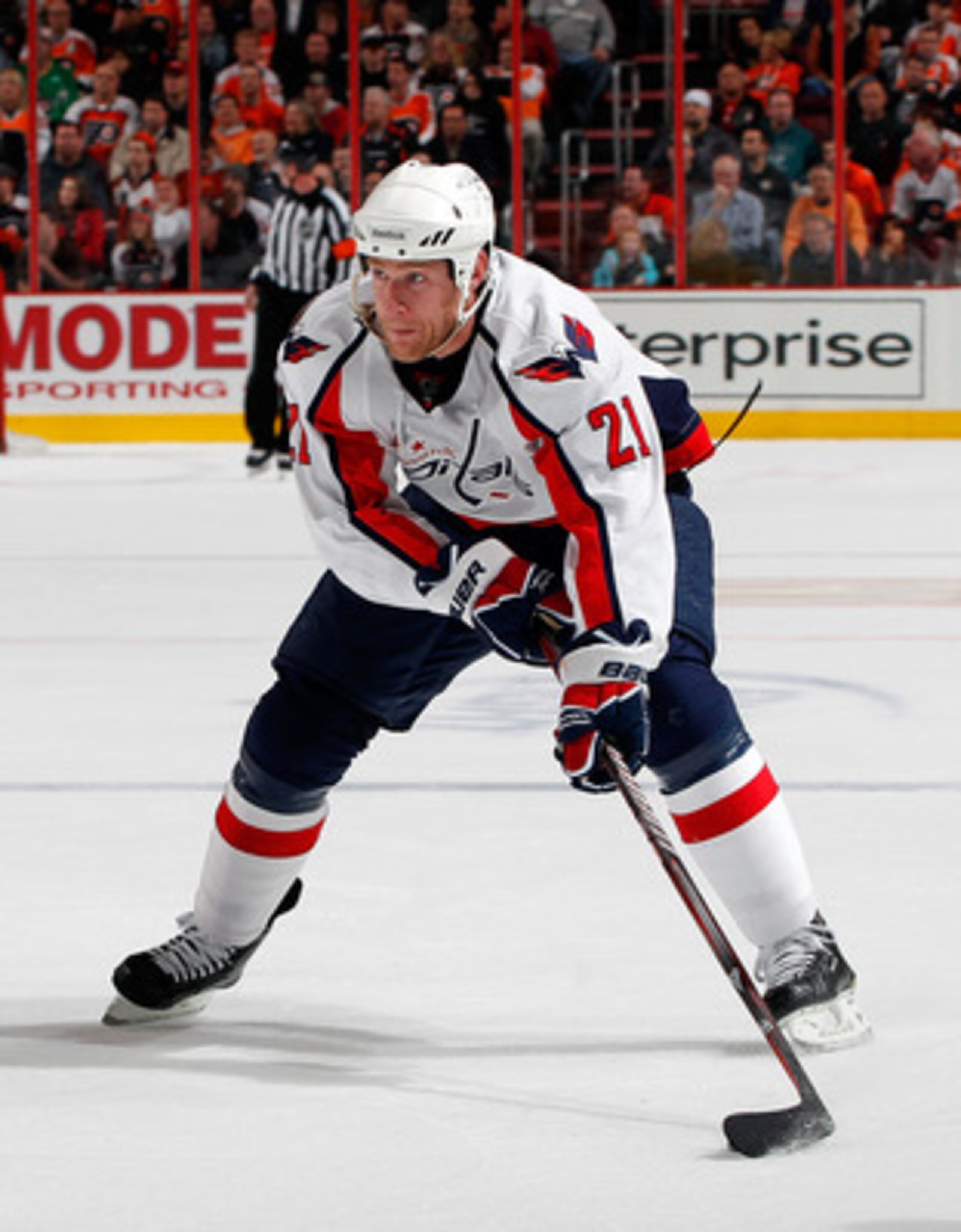 PHILADELPHIA, PA - MARCH 22: Brooks Laich #21 of the Washington Capitals skates during an NHL hockey game against the Philadelphia Flyers at the Wells Fargo Center on March 22, 2011 in Philadelphia, Pennsylvania. (Photo by Paul Bereswill/Getty Images) PHILADELPHIA, PA - MARCH 22: Brooks Laich #21 of the Washington Capitals skates during an NHL hockey game against the Philadelphia Flyers at the Wells Fargo Center on March 22, 2011 in Philadelphia, Pennsylvania. (Photo by Paul Bereswill/Getty Images)