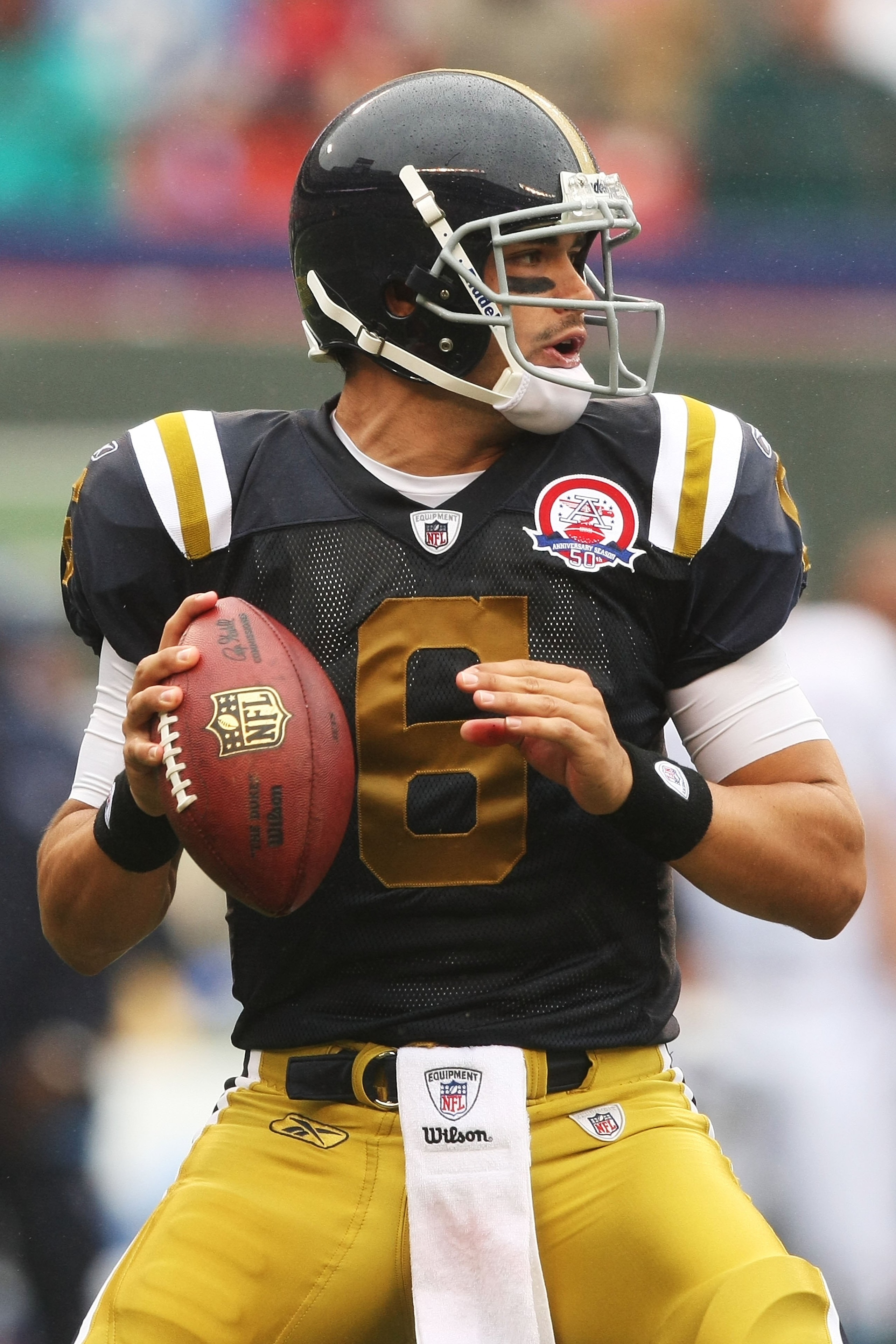 EAST RUTHERFORD, NJ - SEPTEMBER 27:  Mark Sanchez #6 of The New York Jets passes against The Tennessee Titans during their game on September 27, 2009 at Giants Stadium in East Rutherford, New Jersey.  (Photo by Al Bello/Getty Images)